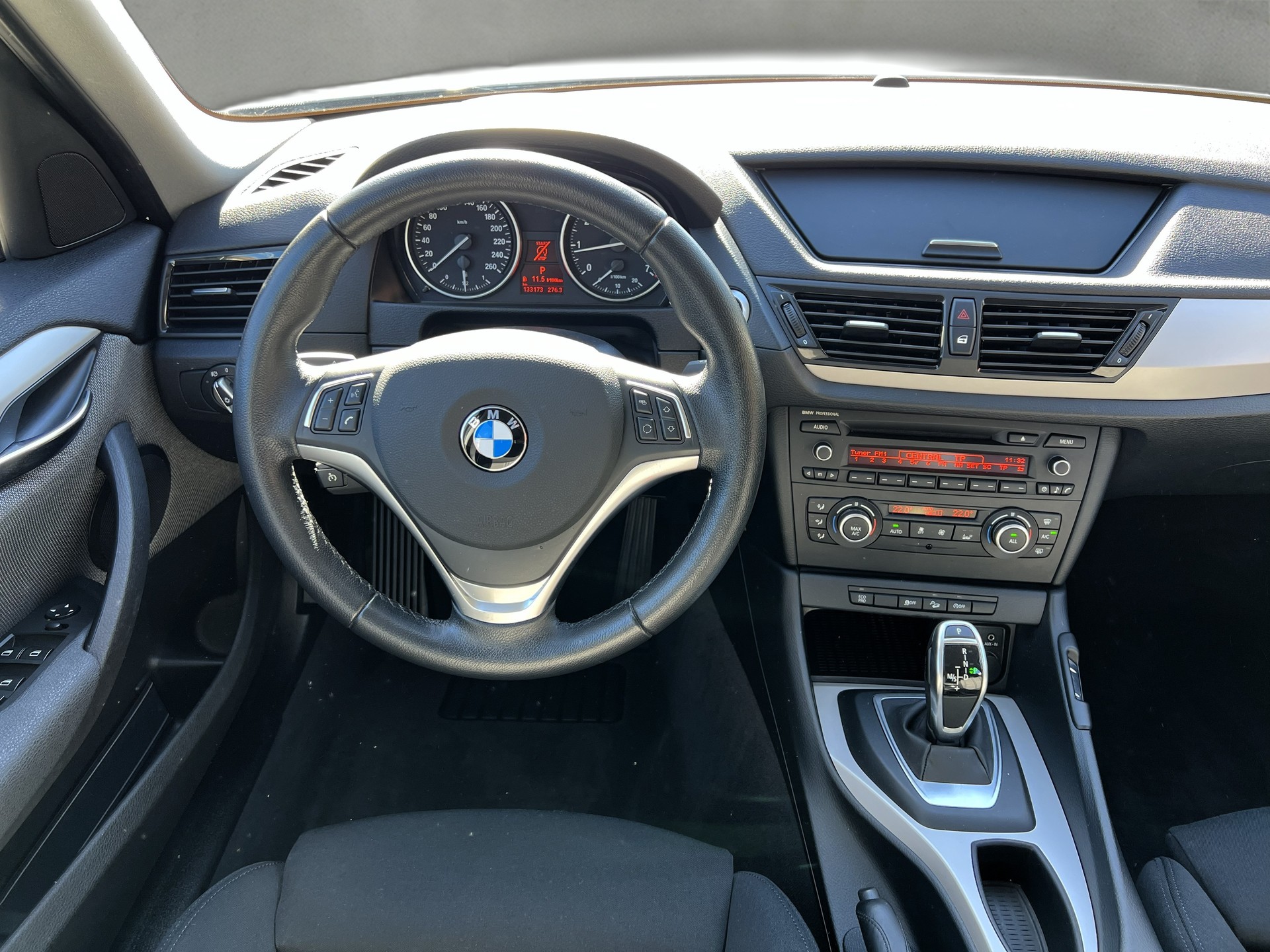 BMW X1 xDrive 20i Steptronic-image-18