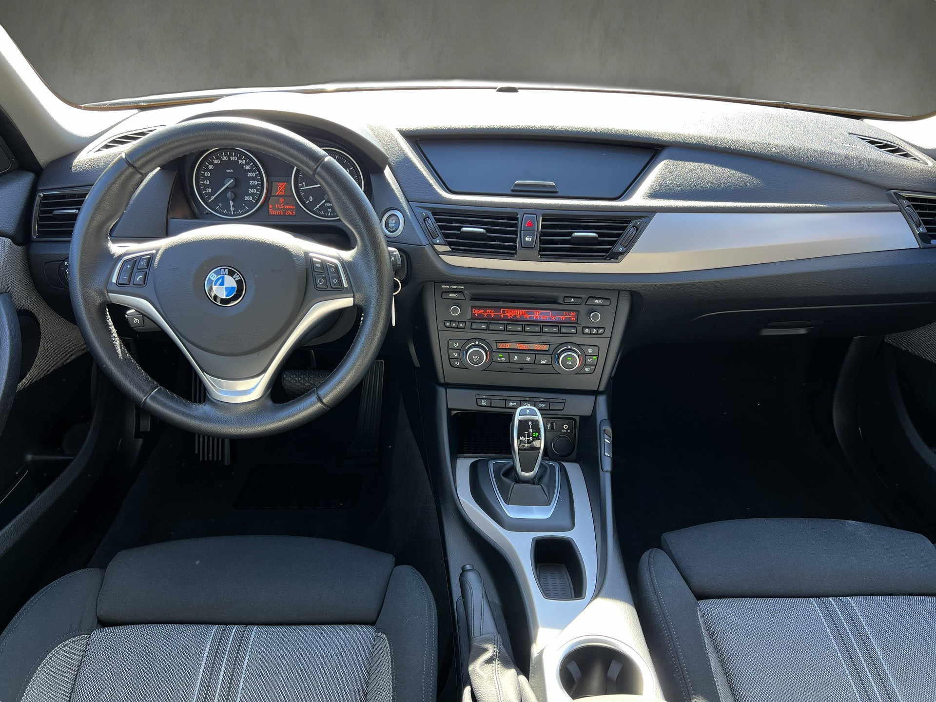 BMW X1 xDrive 20i Steptronic-image-19