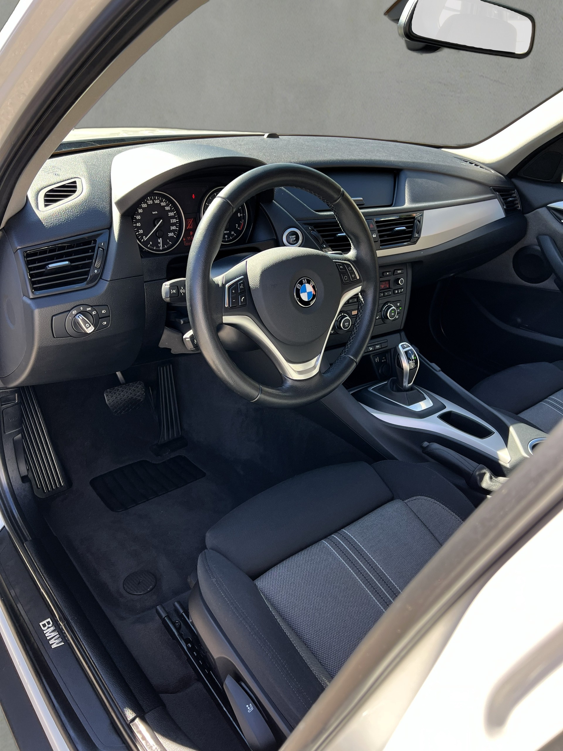 BMW X1 xDrive 20i Steptronic-image-13