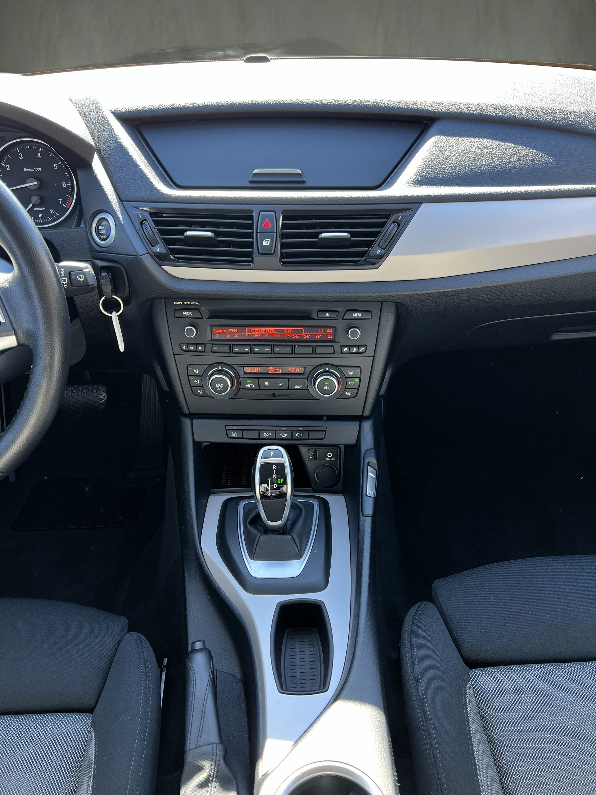 BMW X1 xDrive 20i Steptronic-image-16