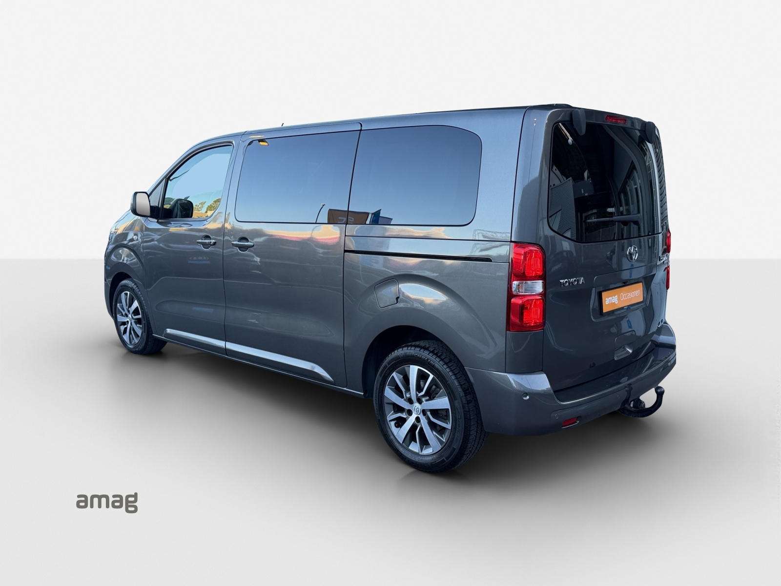 TOYOTA Proace Verso 2.0 D-4D Trend Medium 4x4-image-2