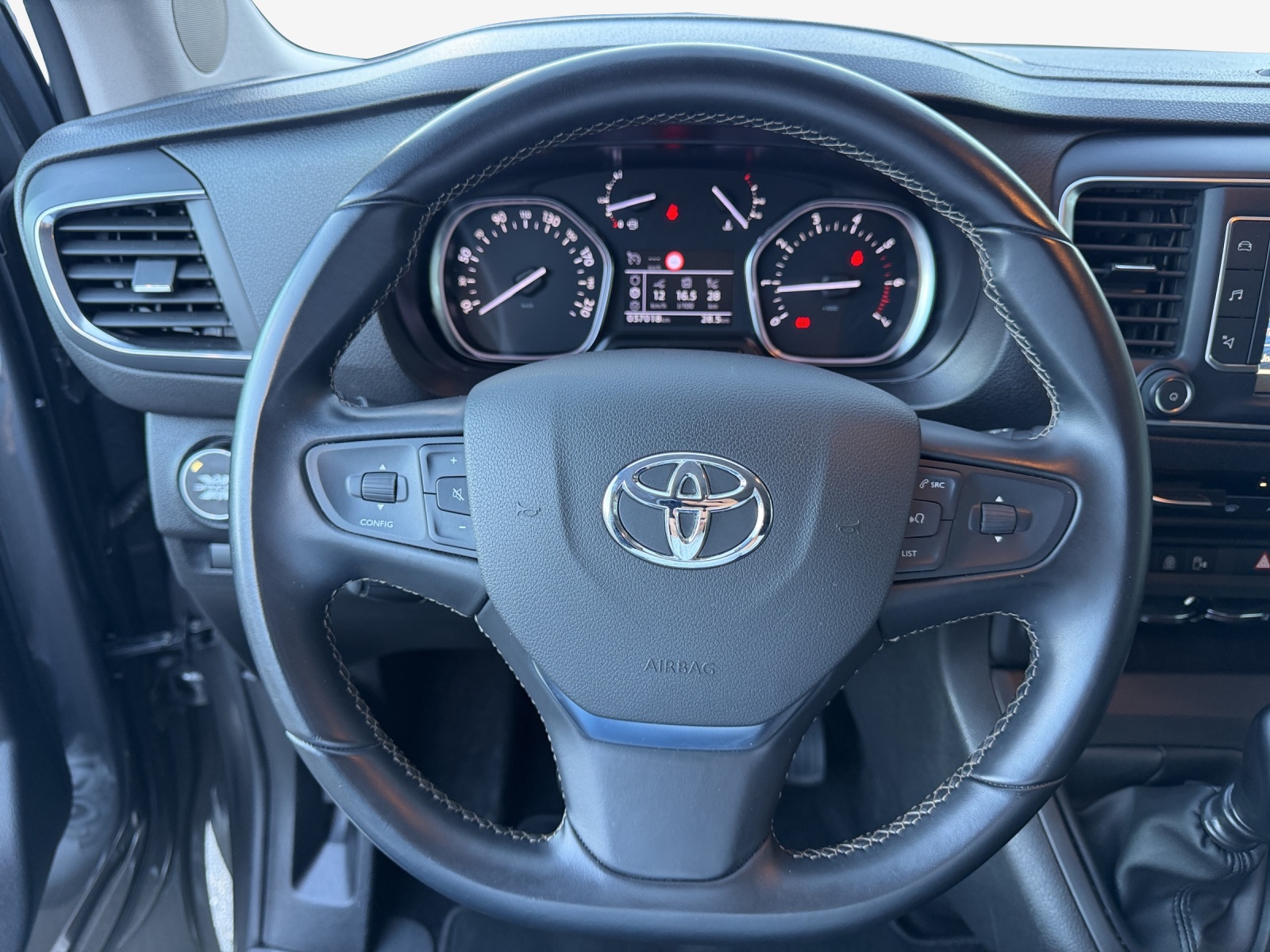 TOYOTA Proace Verso 2.0 D-4D Trend Medium 4x4-image-9