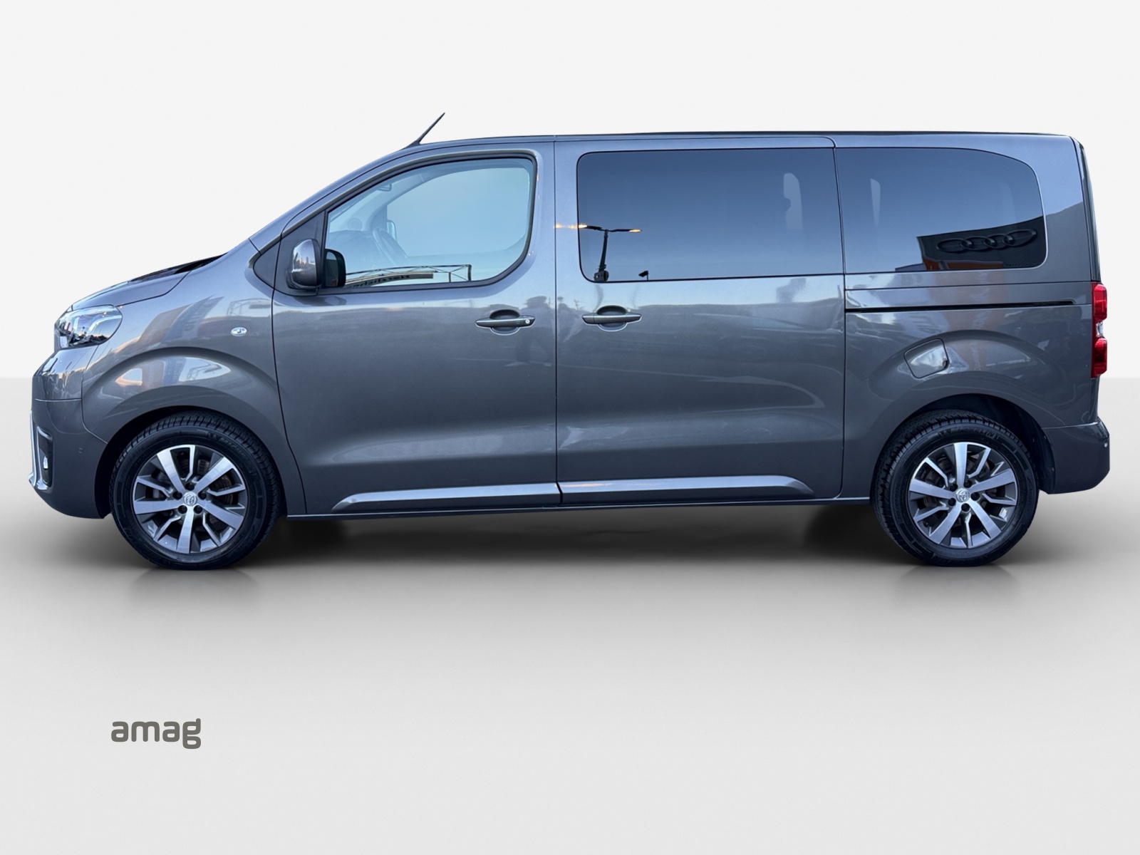 TOYOTA Proace Verso 2.0 D-4D Trend Medium 4x4-image-1