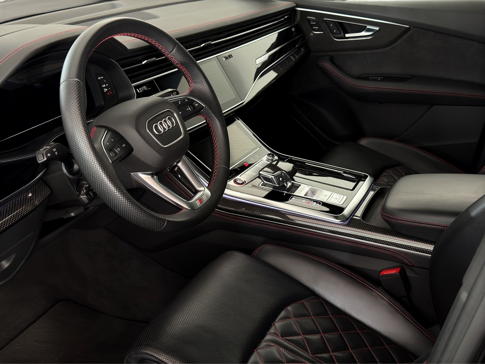 AUDI SQ7 TFSI quattro Competizion Plus "Carbon-Pano-AHK-7.Sitzer"-image-17