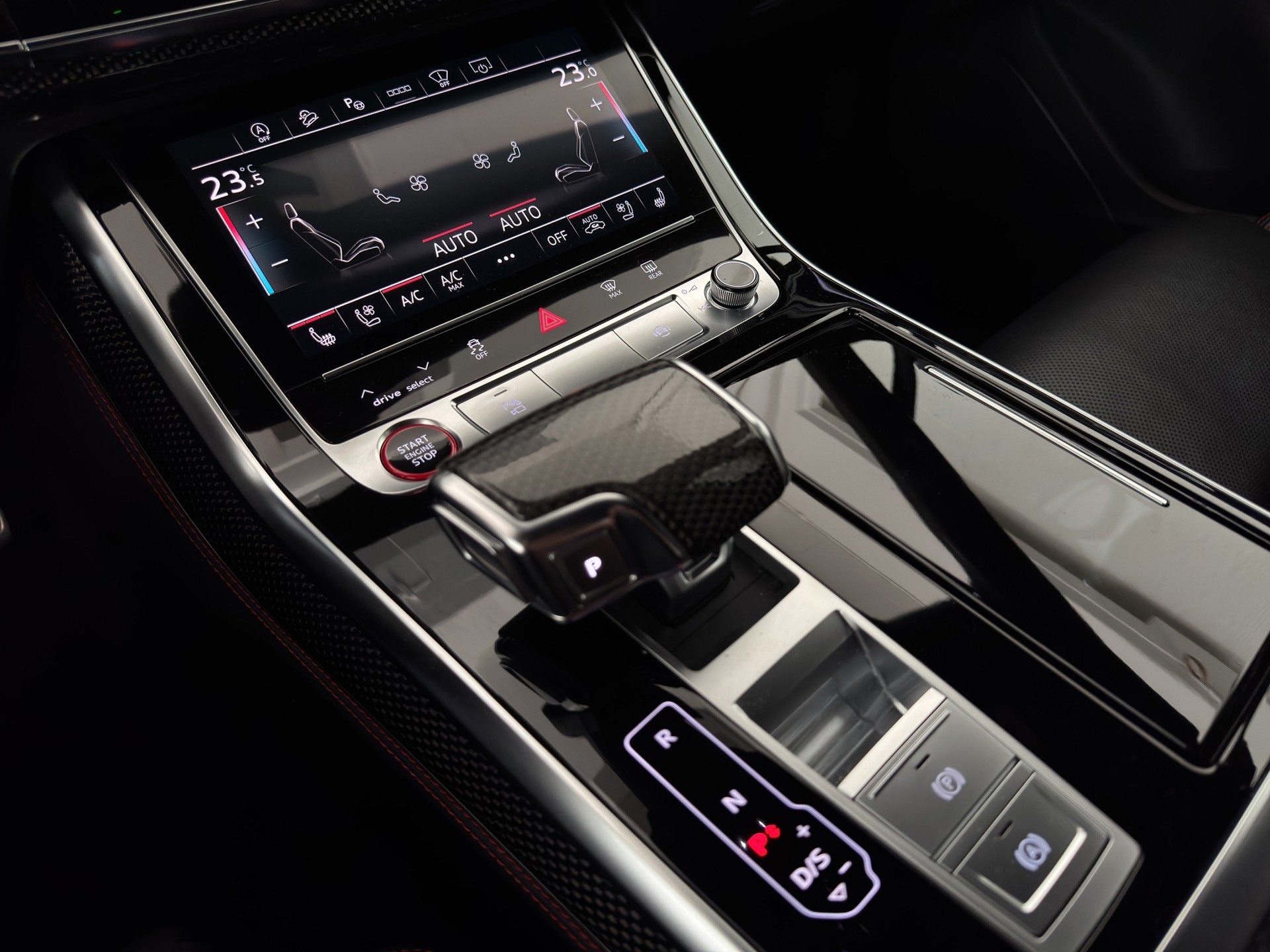 AUDI SQ7 TFSI quattro Competizion Plus "Carbon-Pano-AHK-7.Sitzer"-image-22