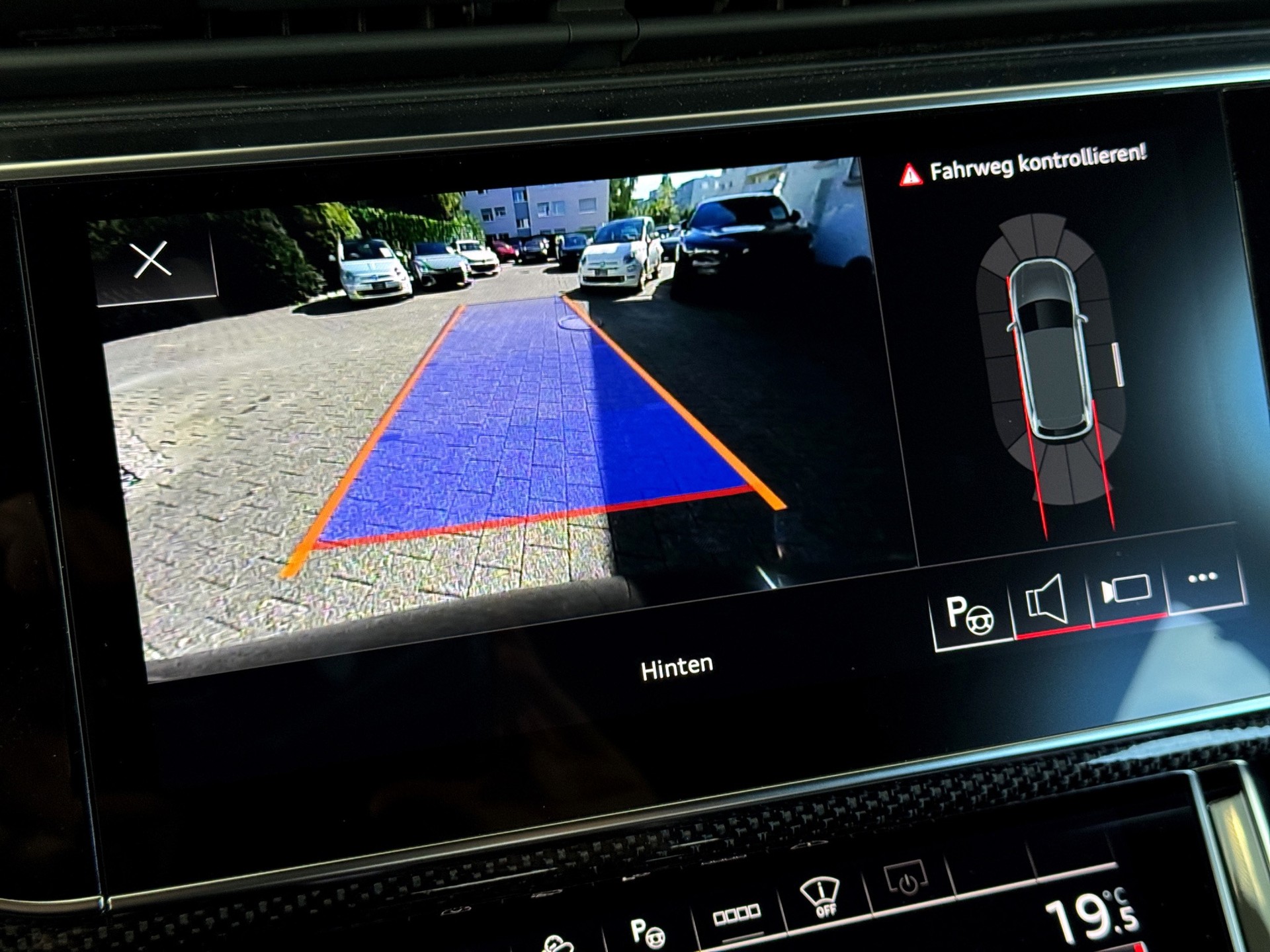 AUDI SQ7 TFSI quattro Competizion Plus "Carbon-Pano-AHK-7.Sitzer"-image-24