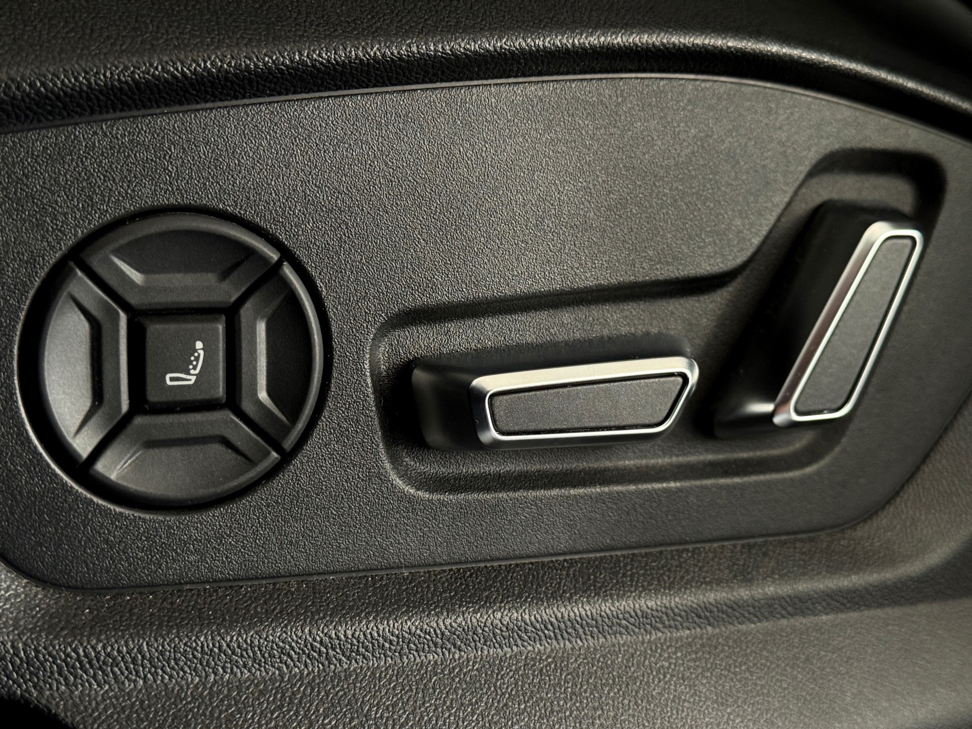 AUDI SQ7 TFSI quattro Competizion Plus "Carbon-Pano-AHK-7.Sitzer"-image-12