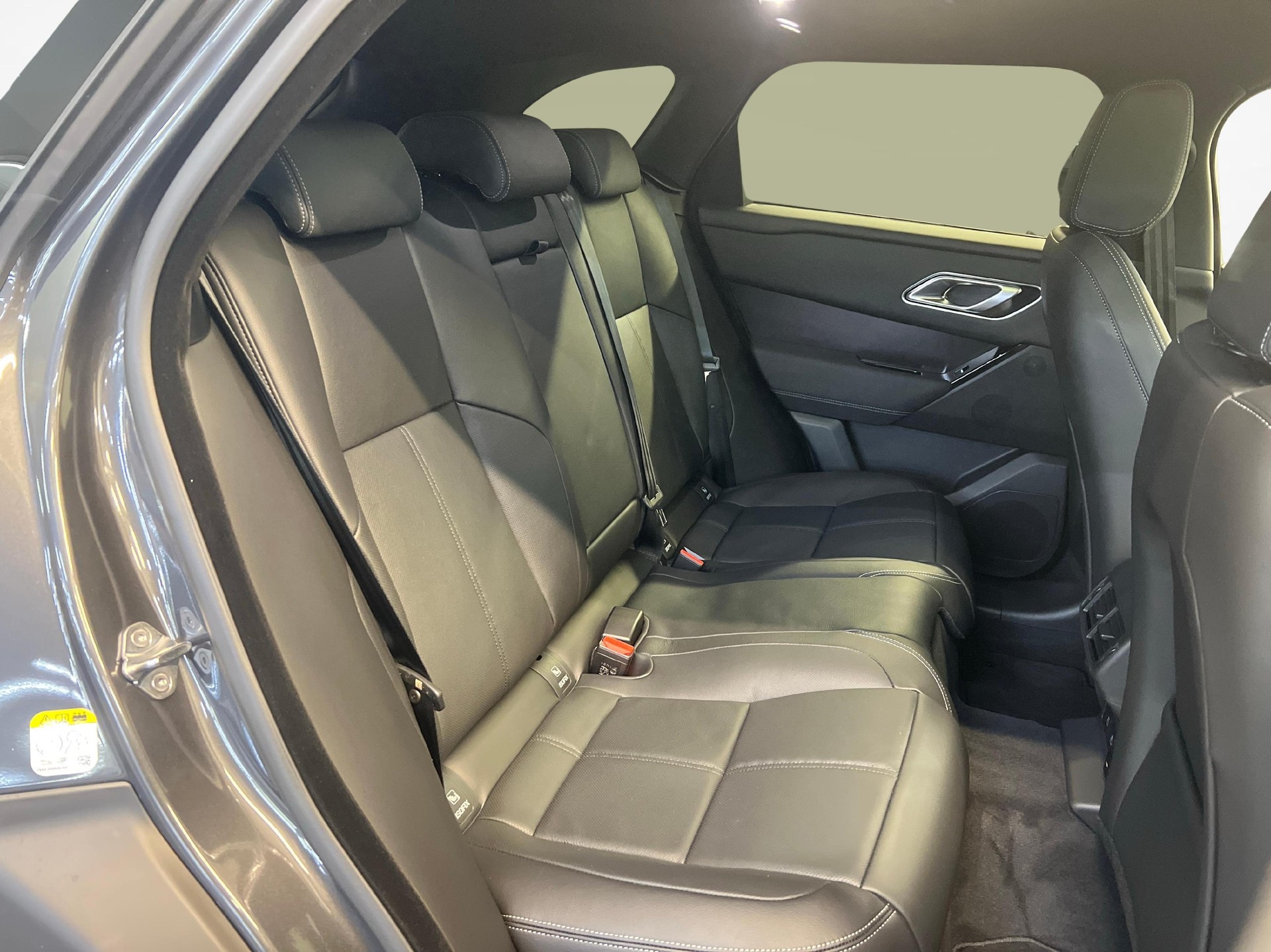 LAND ROVER Range Rover Velar 3.0 I6 Belgravia Edition-image-10