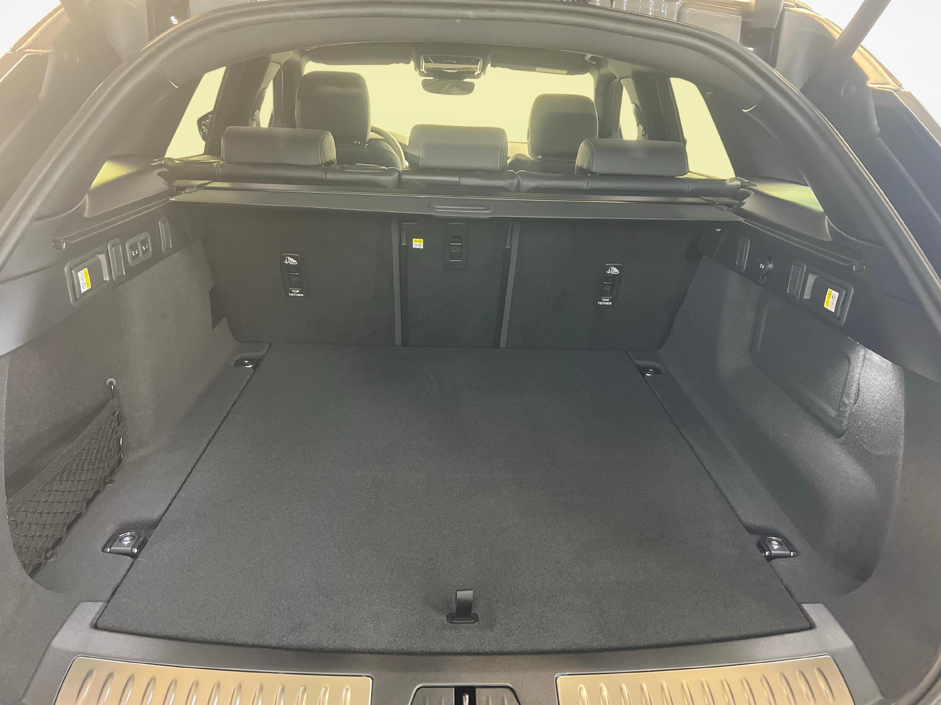 LAND ROVER Range Rover Velar 3.0 I6 Belgravia Edition-image-11