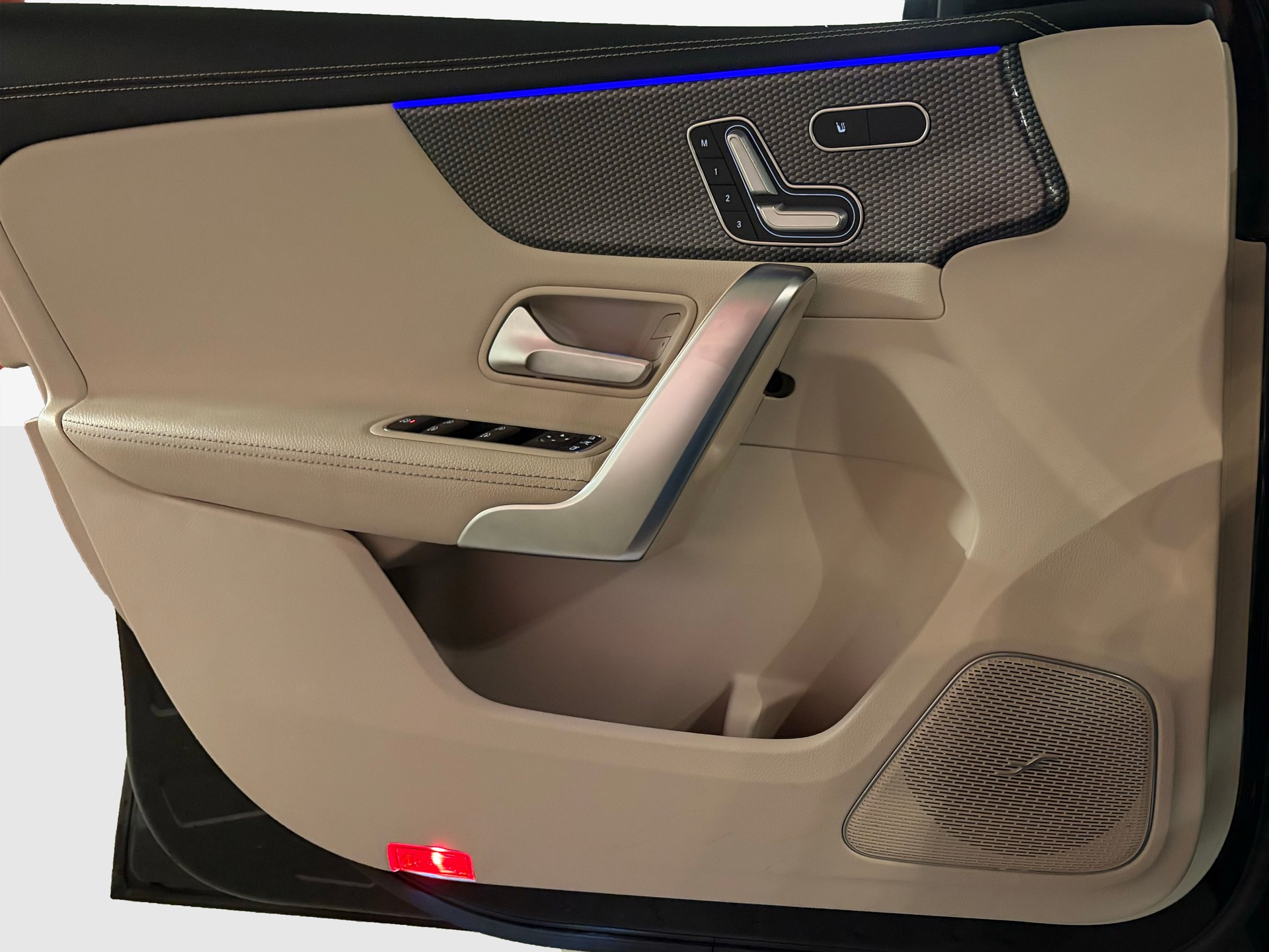 MERCEDES-BENZ A 200 Progressive-image-12