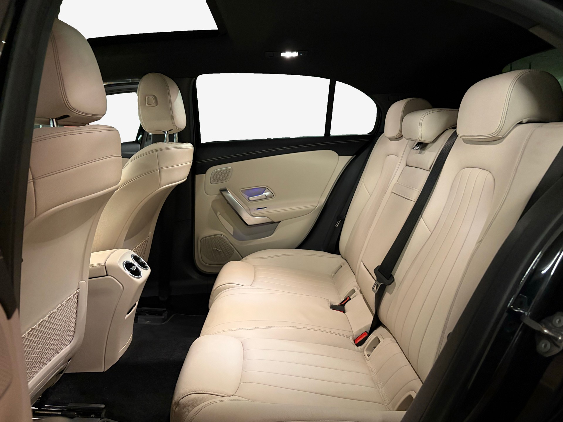 MERCEDES-BENZ A 200 Progressive-image-11