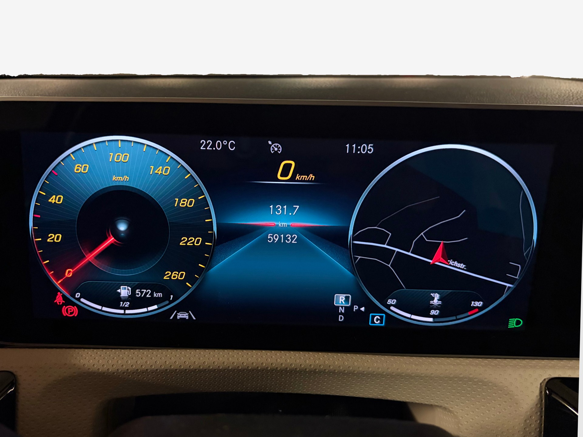 MERCEDES-BENZ A 200 Progressive-image-15