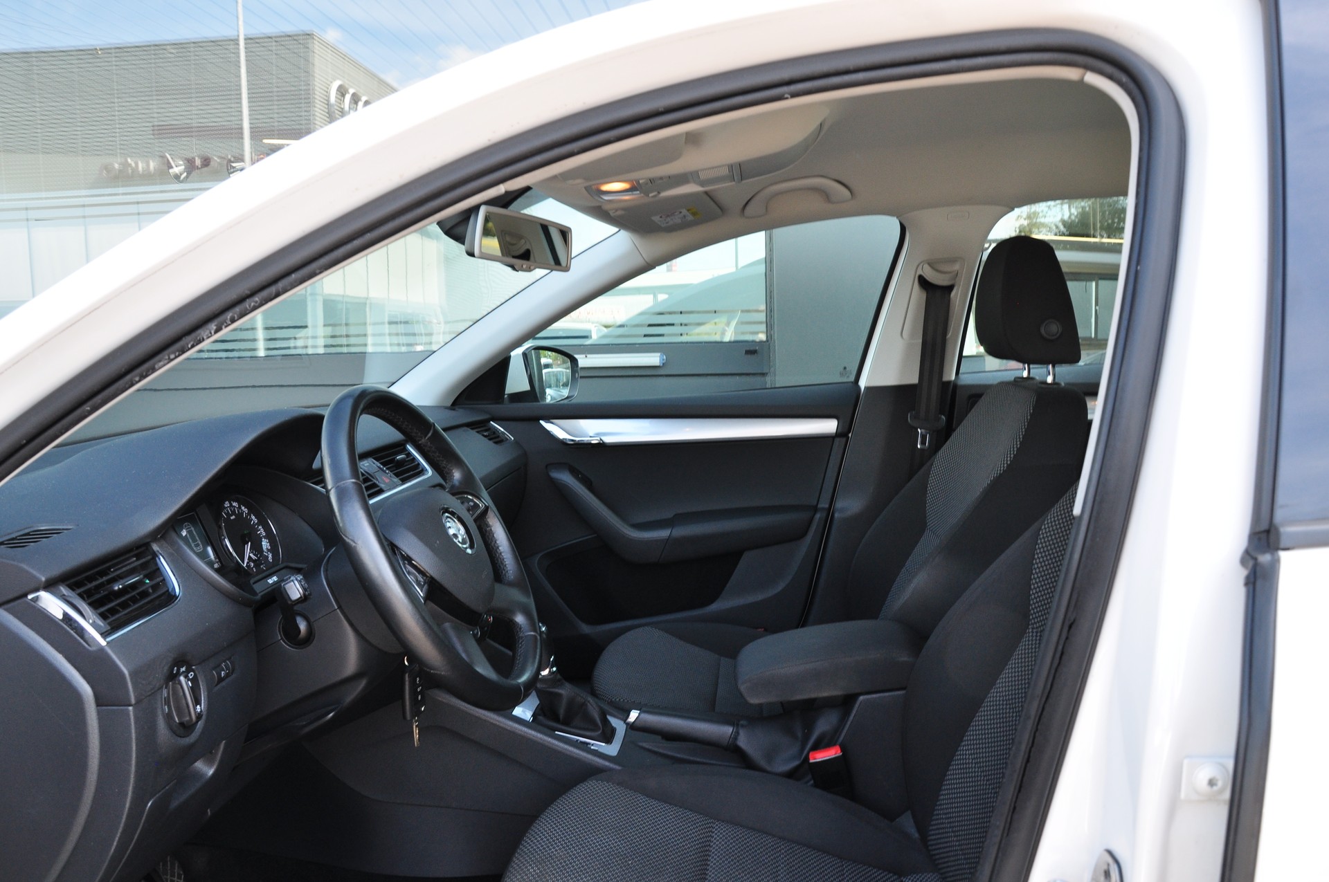 SKODA Octavia Combi 2.0 TDI Ambition 4x4 DSG-image-7