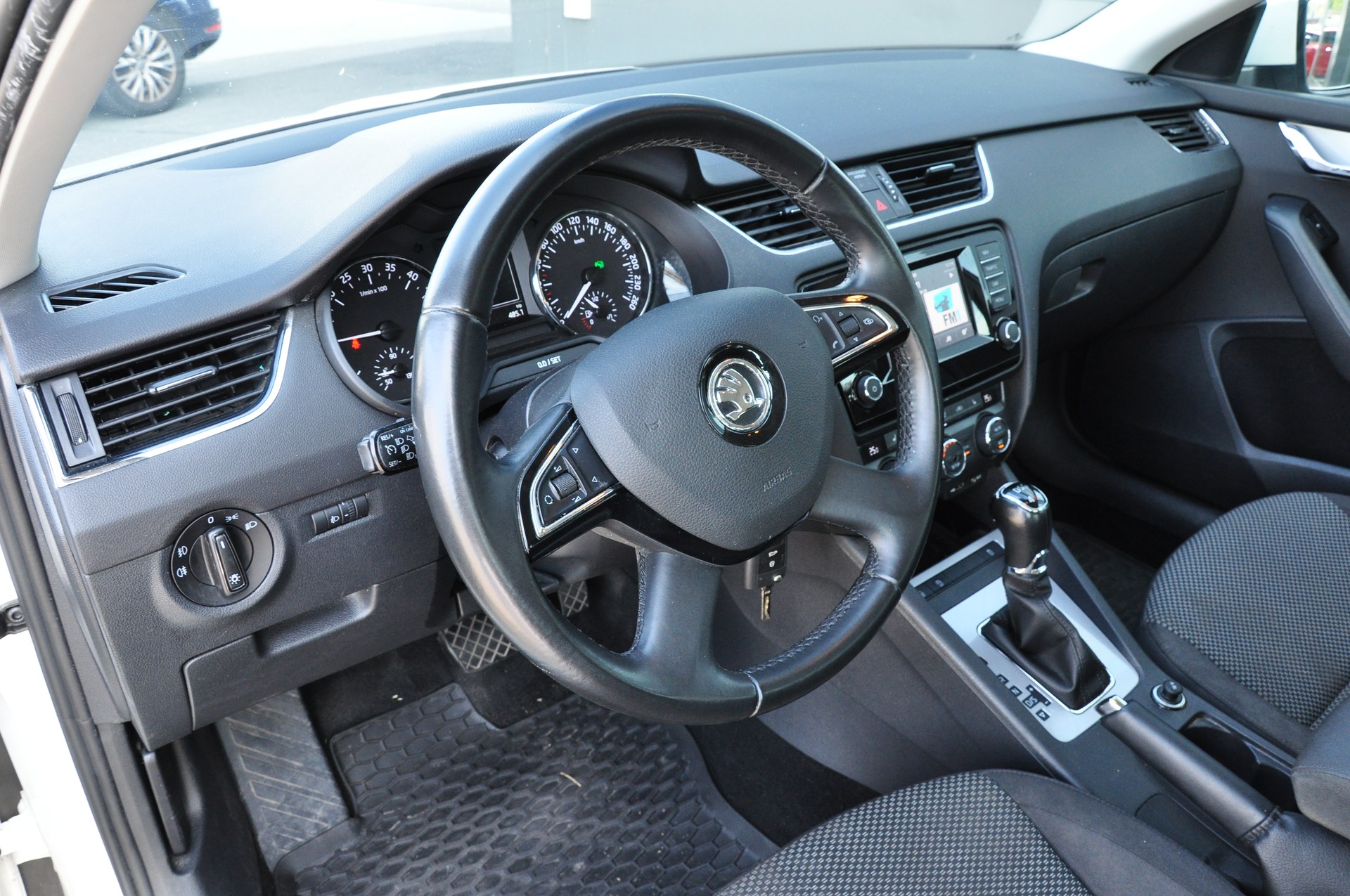 SKODA Octavia Combi 2.0 TDI Ambition 4x4 DSG-image-8