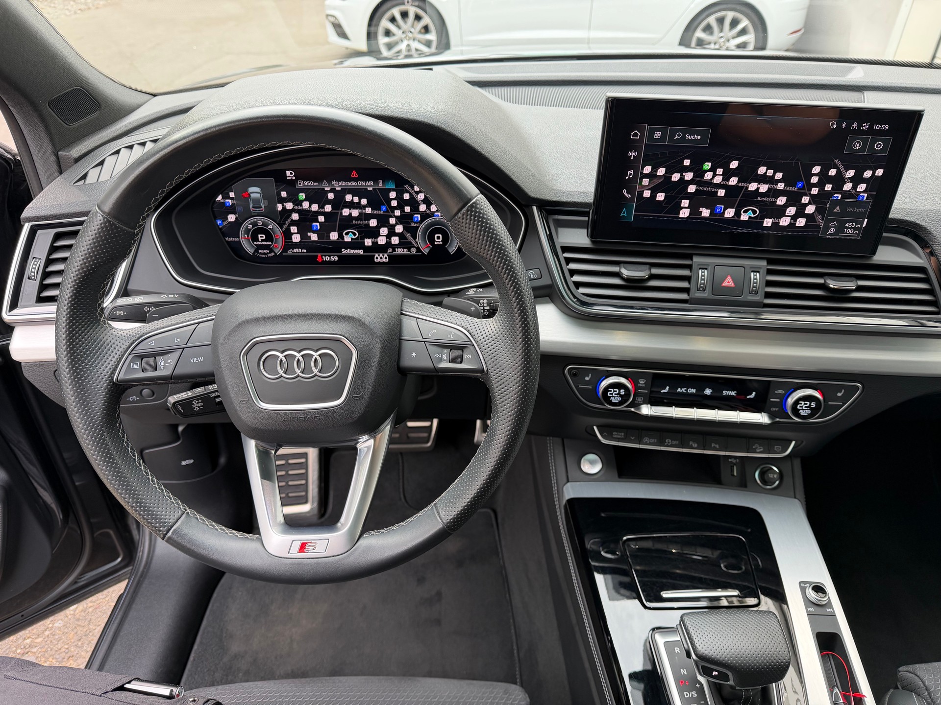 AUDI Q5 40 TDI S-Line Black Edition quattro S-tronic-image-10