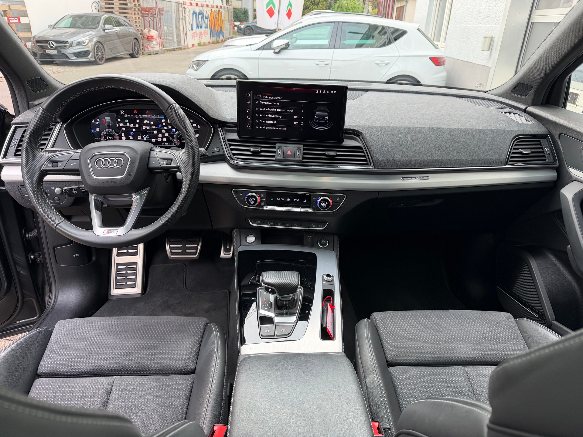 AUDI Q5 40 TDI S-Line Black Edition quattro S-tronic-image-12
