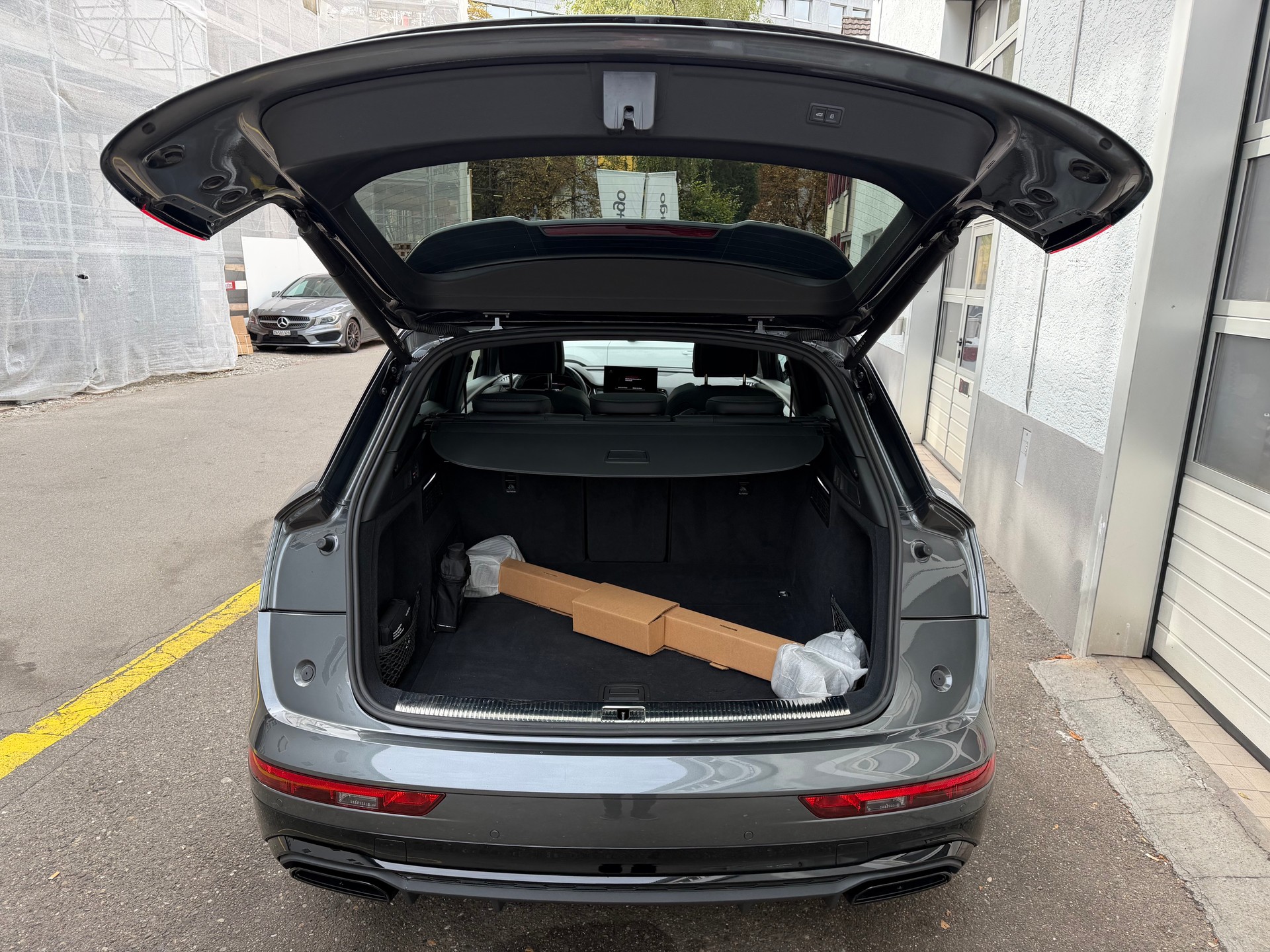 AUDI Q5 40 TDI S-Line Black Edition quattro S-tronic-image-8
