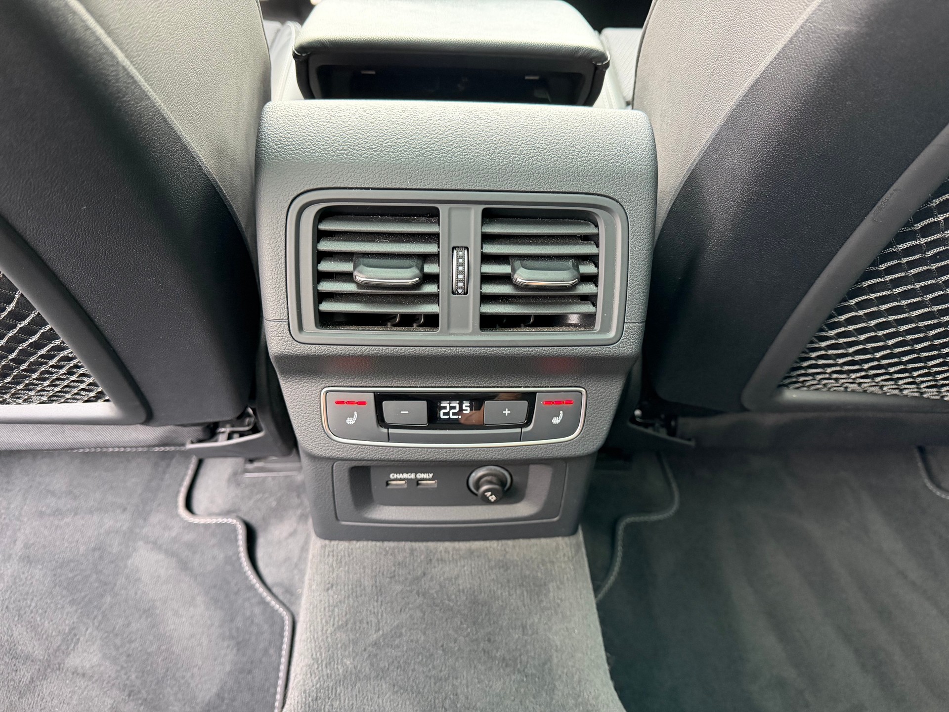 AUDI Q5 40 TDI S-Line Black Edition quattro S-tronic-image-13