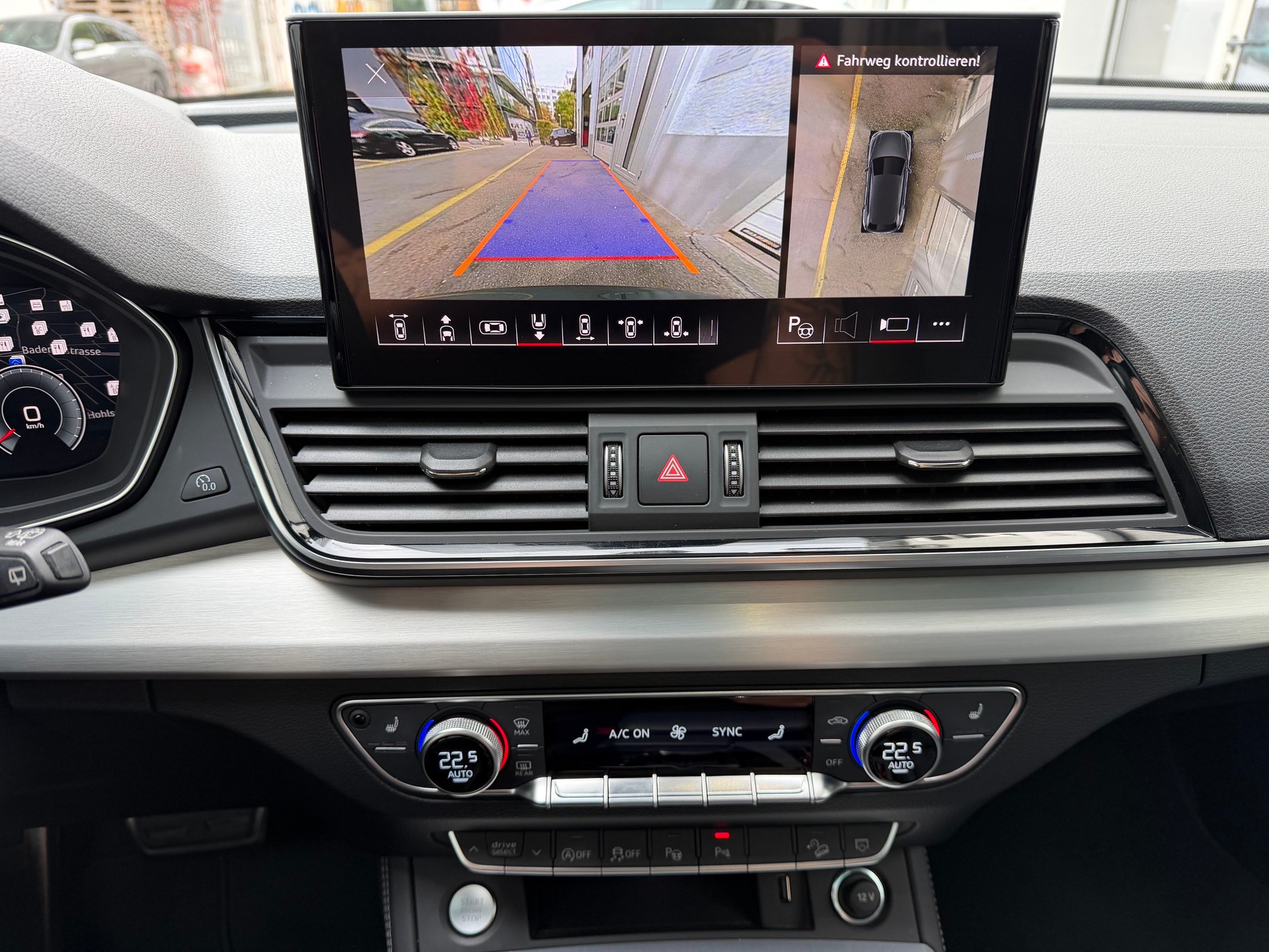 AUDI Q5 40 TDI S-Line Black Edition quattro S-tronic-image-11