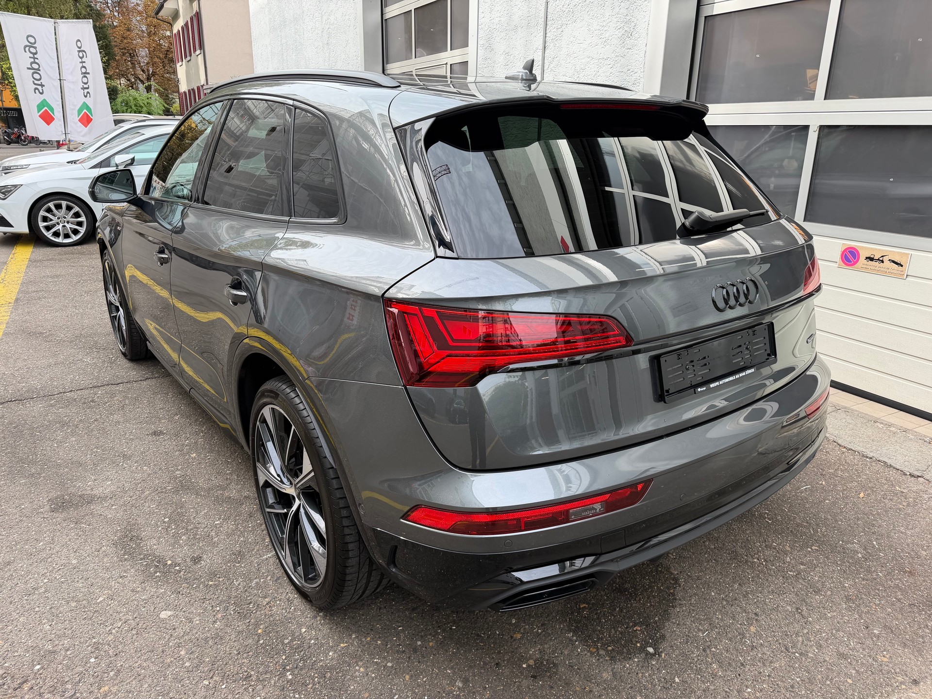 AUDI Q5 40 TDI S-Line Black Edition quattro S-tronic-image-4