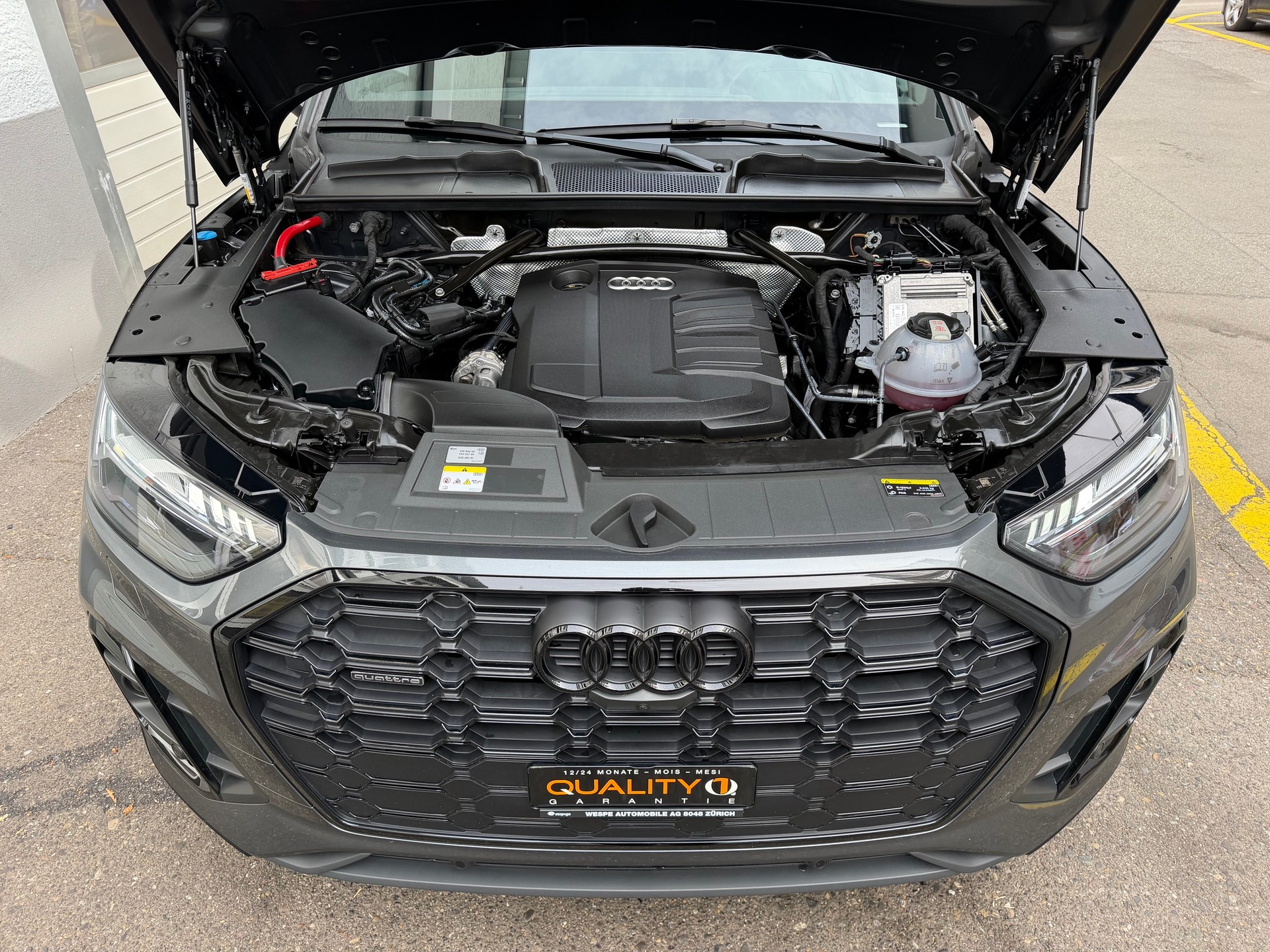 AUDI Q5 40 TDI S-Line Black Edition quattro S-tronic-image-15