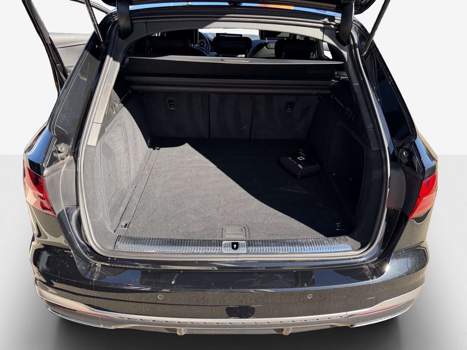 AUDI A4 Avant 40 TFSI S line S-tronic quattro-image-12