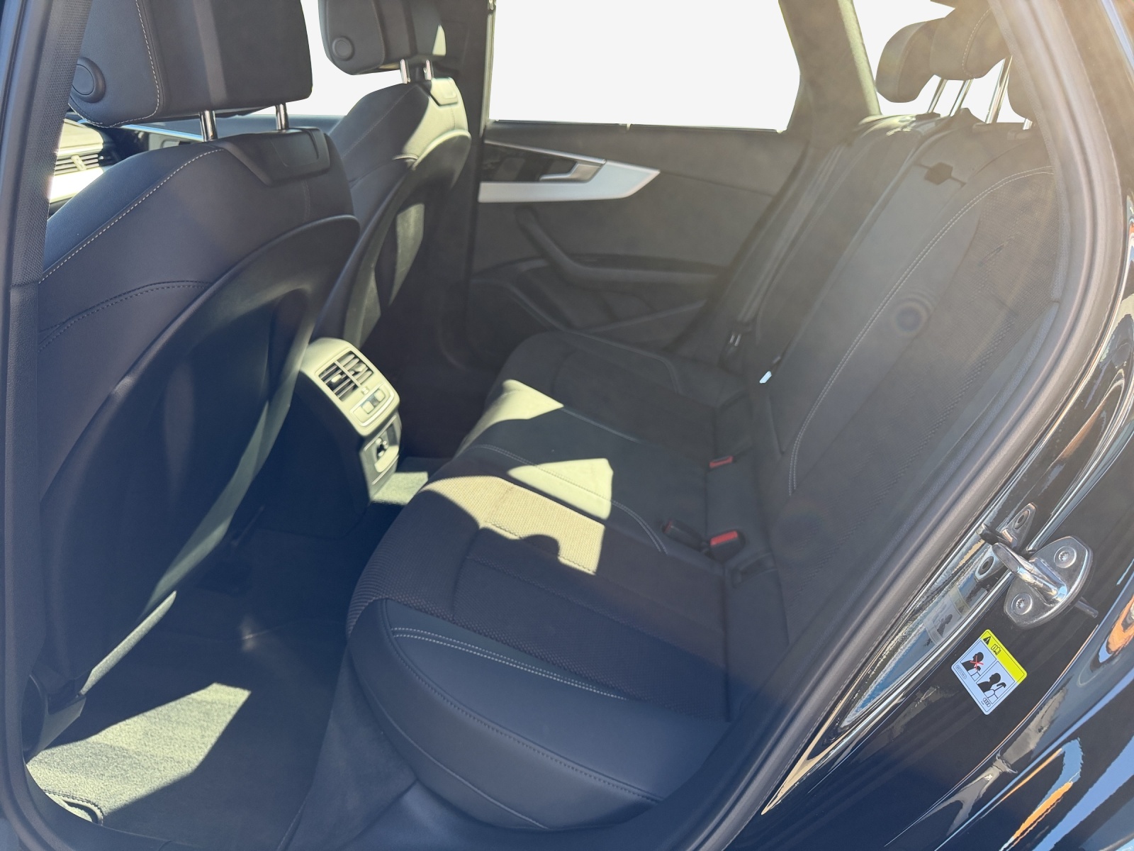 AUDI A4 Avant 40 TFSI S line S-tronic quattro-image-8