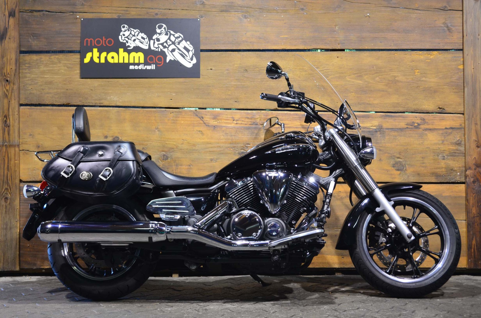 YAMAHA XVS 950 A Midnight Star-showroom-element-1
