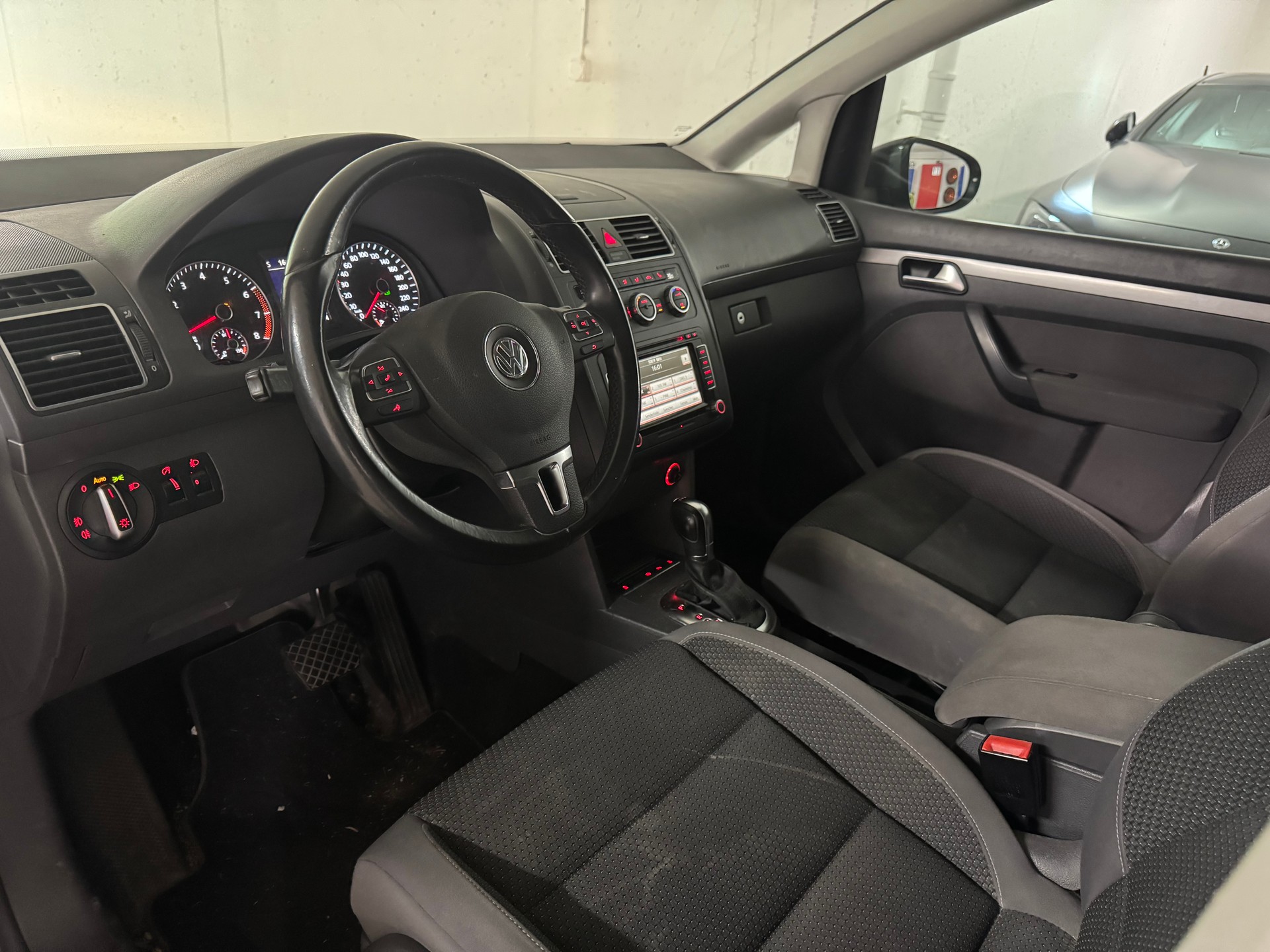 VW Touran 1.4 TSI Comfortline DSG 7-Platz-image-8