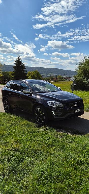 VOLVO XC60 T6 AWD Momentum R-Design Geartronic-image-0