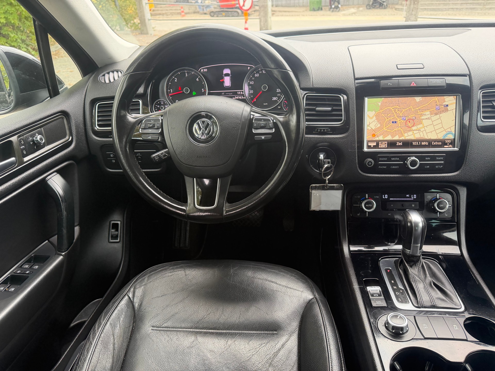 VW Touareg 3.0 TDI BlueMotion Technology Tiptronic * Leder * Gr. Navi * Xenon * Klima-auto * PDC V&H * Tempomat * AHK 3500Kg * B5b-image-3