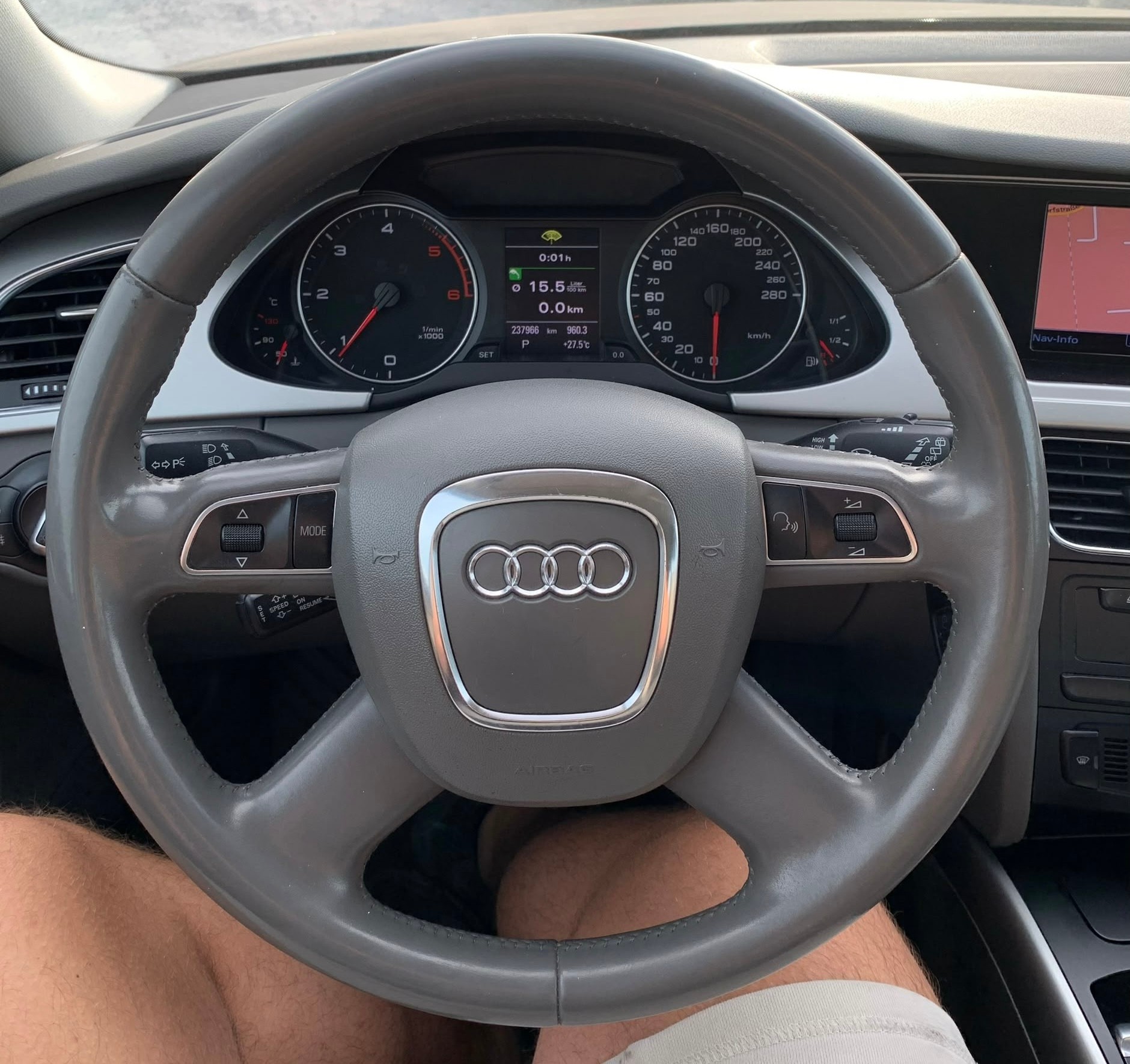 AUDI A4 Avant 2.0 TDI multitronic (Klimatronik * Alufelgen * Sensoren * Leder/Alcantara * Xenon Led * Navigation * BO5)-image-8