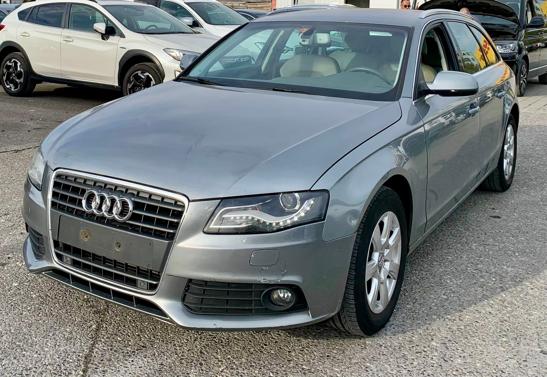 AUDI A4 Avant 2.0 TDI multitronic (Klimatronik * Alufelgen * Sensoren * Leder/Alcantara * Xenon Led * Navigation * BO5)-image-3