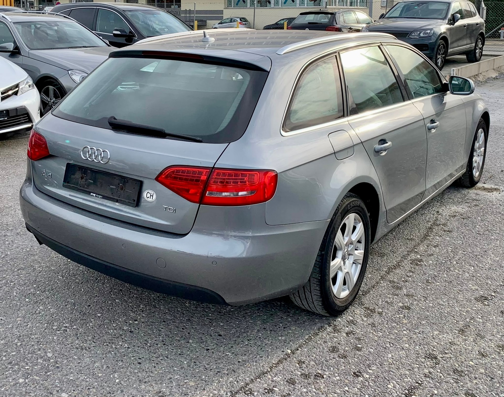 AUDI A4 Avant 2.0 TDI multitronic (Klimatronik * Alufelgen * Sensoren * Leder/Alcantara * Xenon Led * Navigation * BO5)-image-5