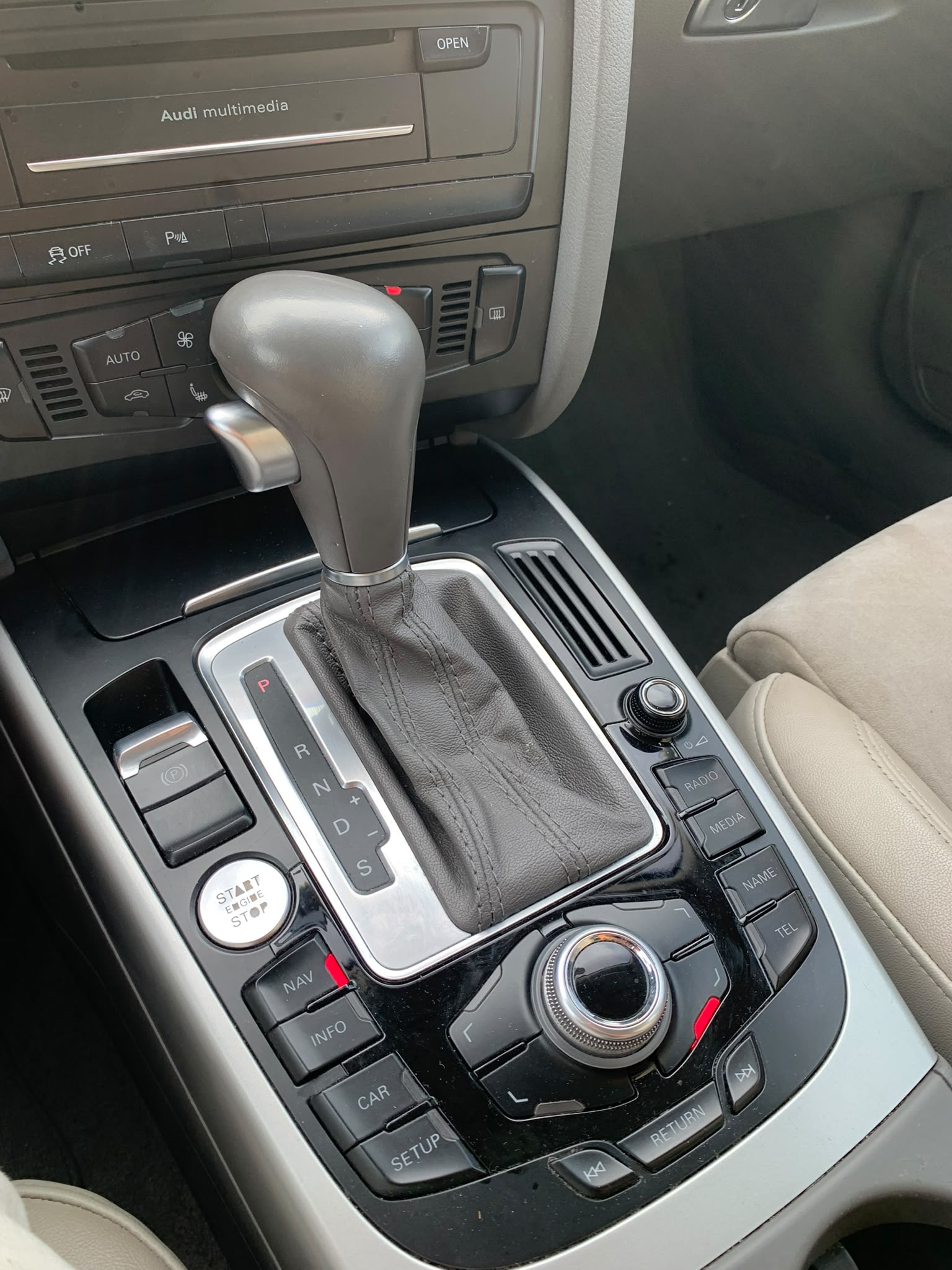 AUDI A4 Avant 2.0 TDI multitronic (Klimatronik * Alufelgen * Sensoren * Leder/Alcantara * Xenon Led * Navigation * BO5)-image-10
