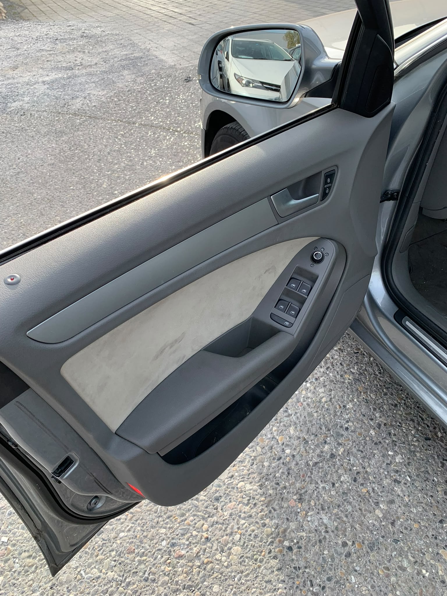 AUDI A4 Avant 2.0 TDI multitronic (Klimatronik * Alufelgen * Sensoren * Leder/Alcantara * Xenon Led * Navigation * BO5)-image-15