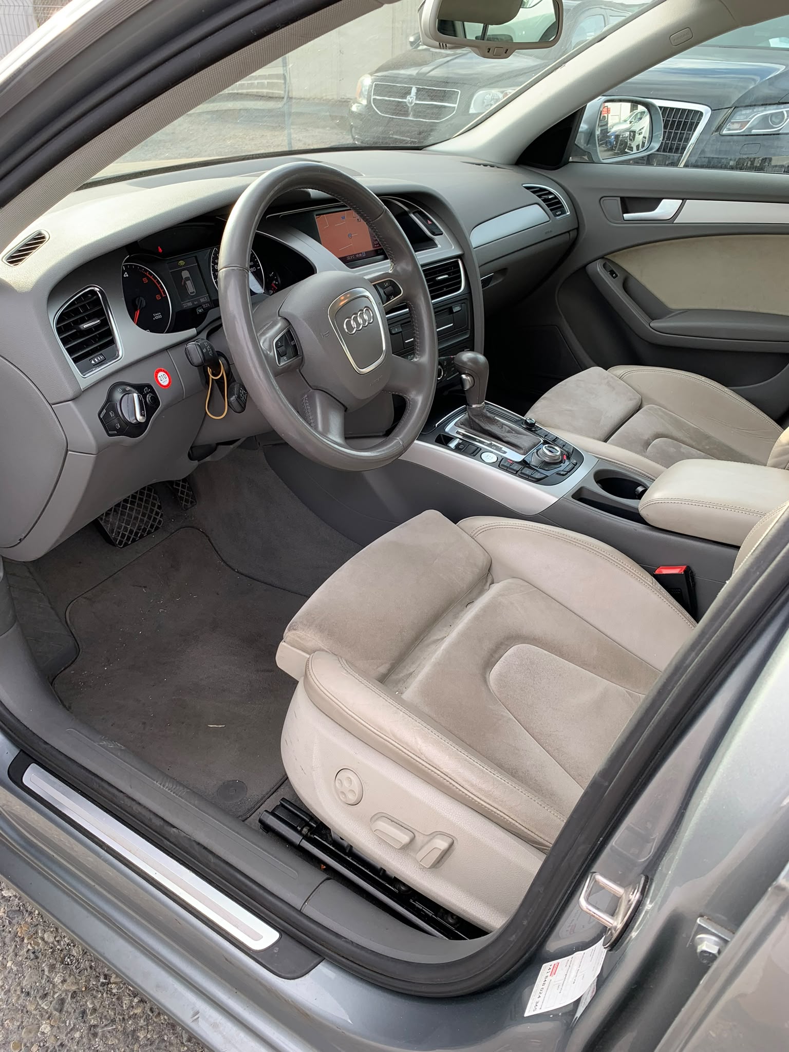 AUDI A4 Avant 2.0 TDI multitronic (Klimatronik * Alufelgen * Sensoren * Leder/Alcantara * Xenon Led * Navigation * BO5)-image-12