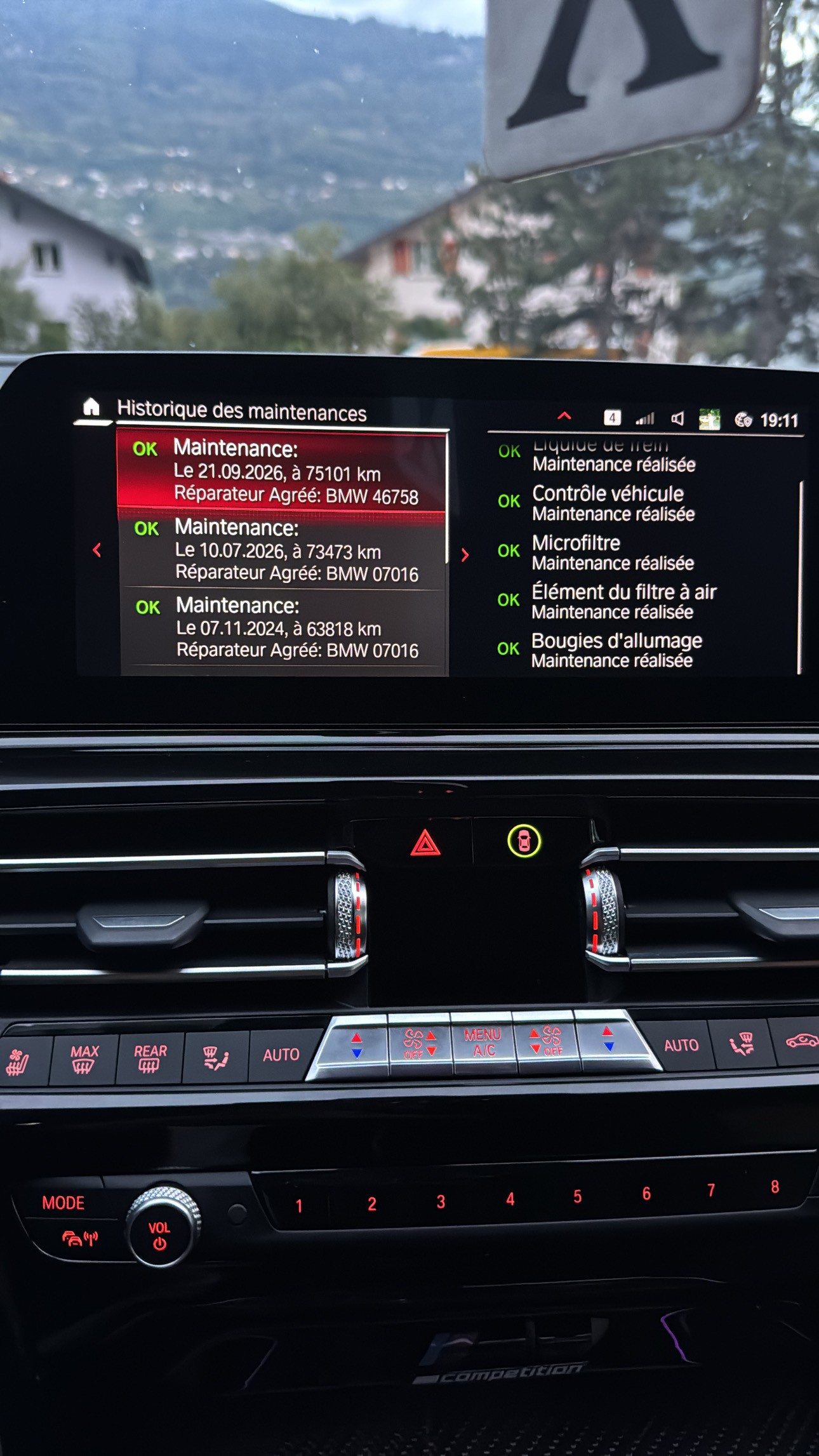 BMW M8 Competition xDrive-image-5