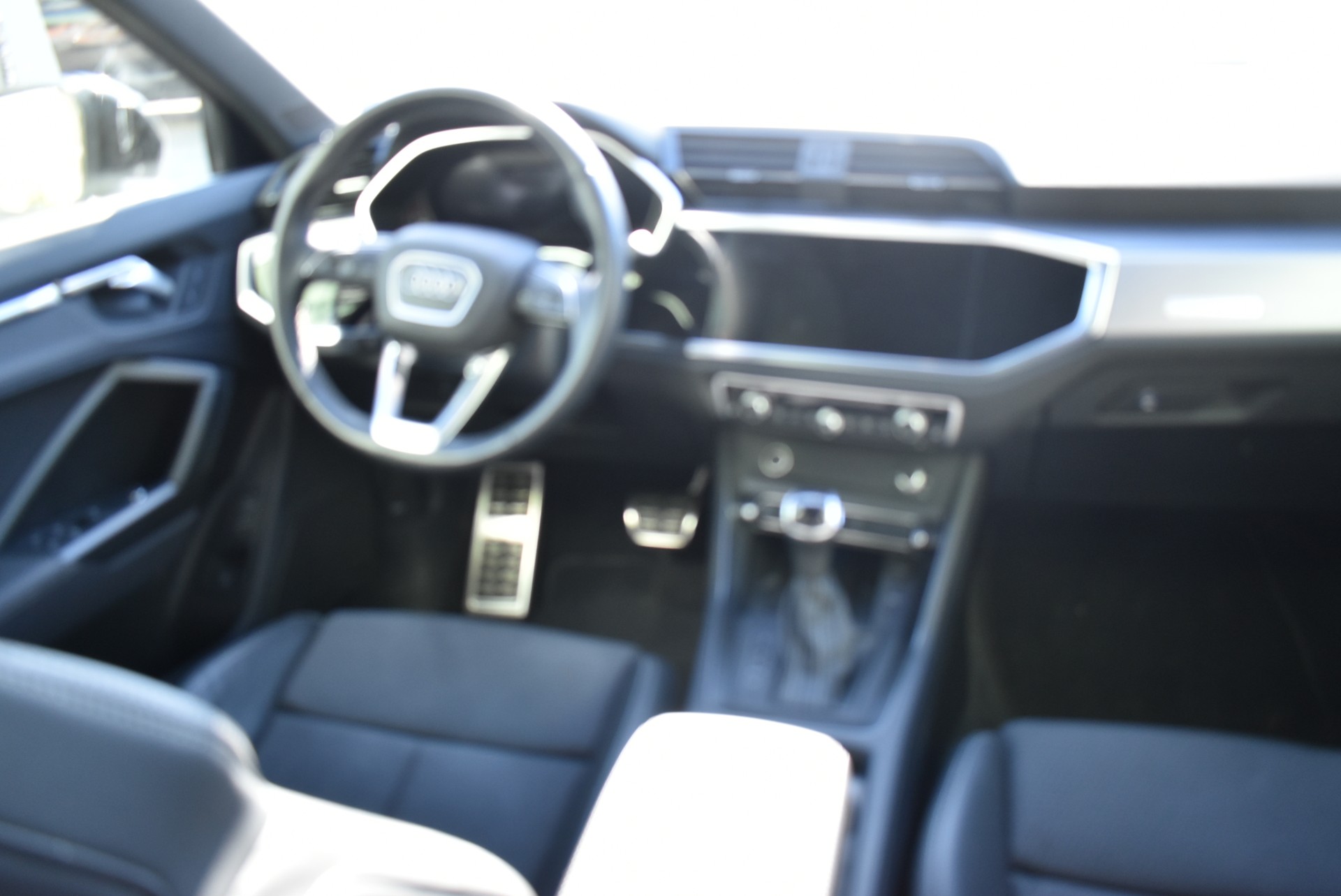 AUDI Q3 Sportback 35 TDI S line quattro S-tronic-image-8