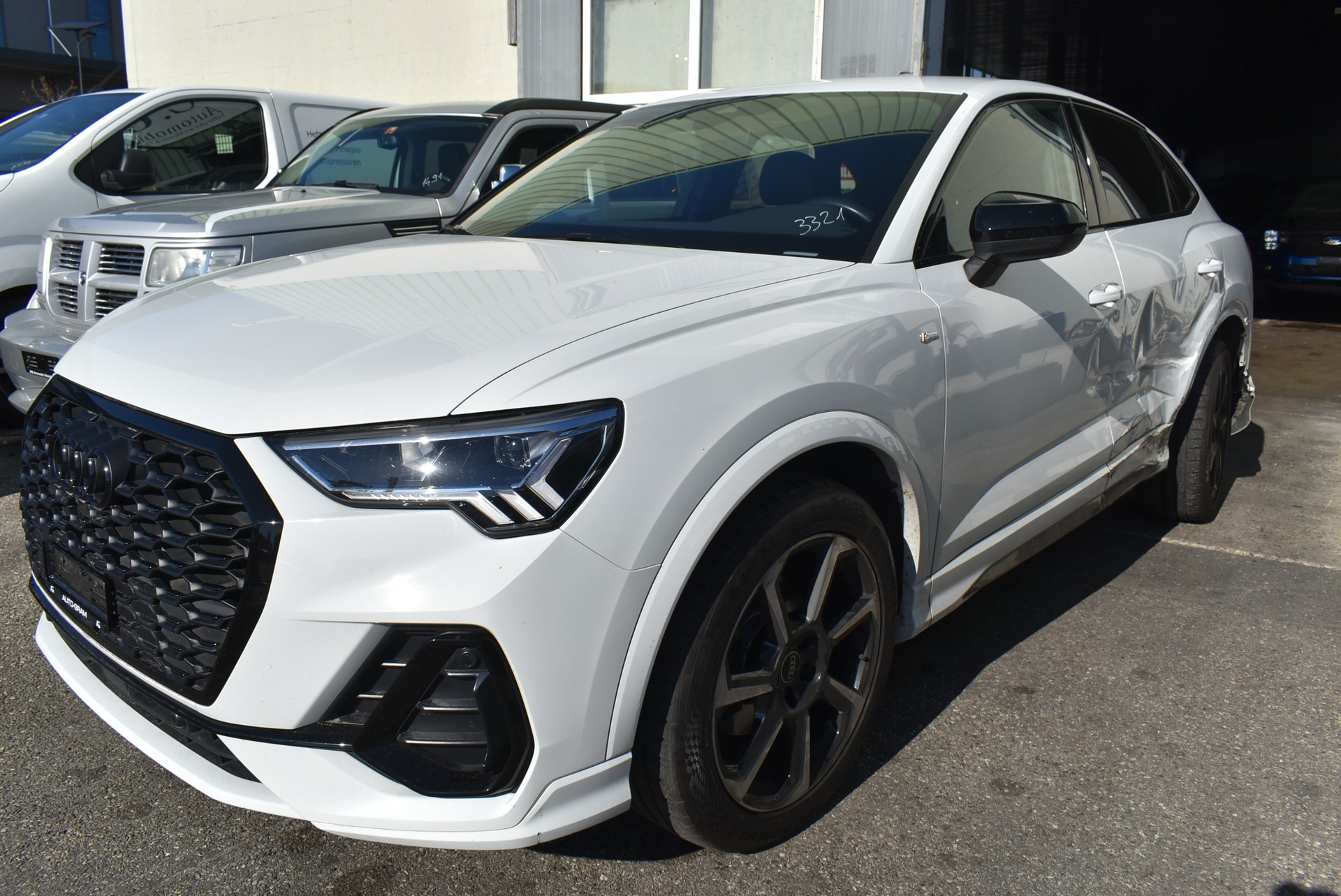 AUDI Q3 Sportback 35 TDI S line quattro S-tronic-image-0