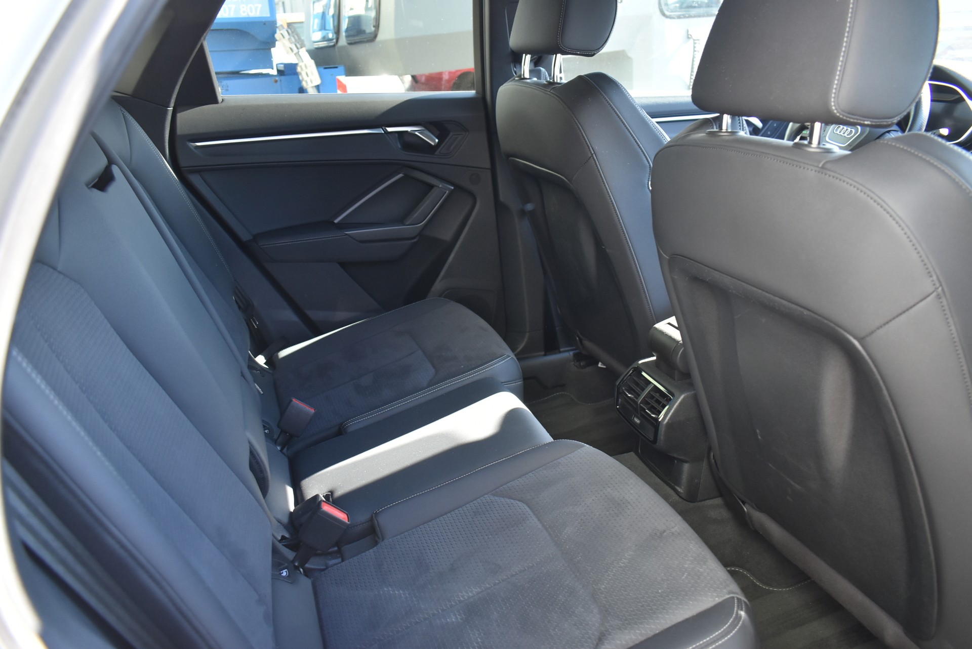 AUDI Q3 Sportback 35 TDI S line quattro S-tronic-image-9