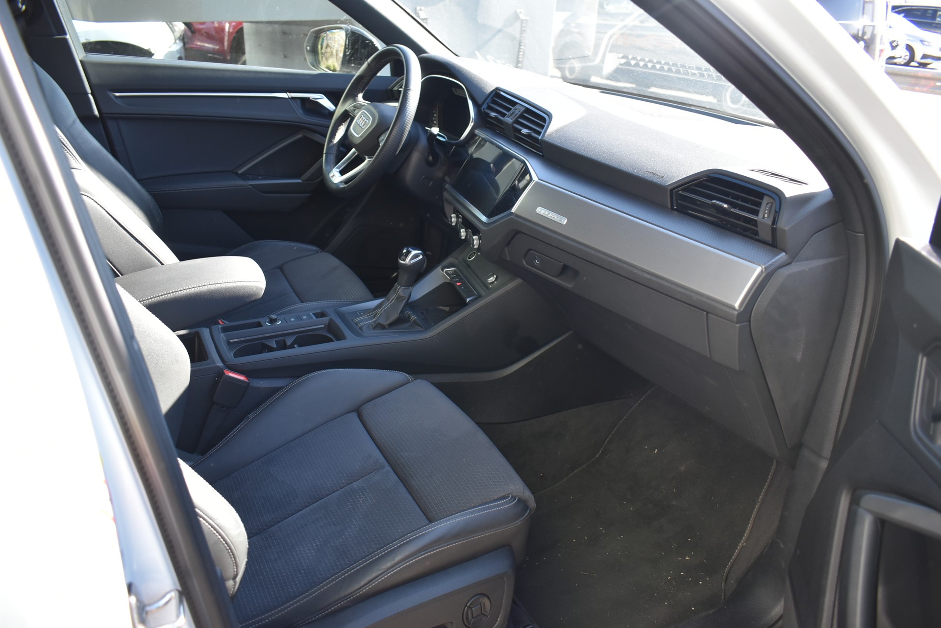 AUDI Q3 Sportback 35 TDI S line quattro S-tronic-image-7