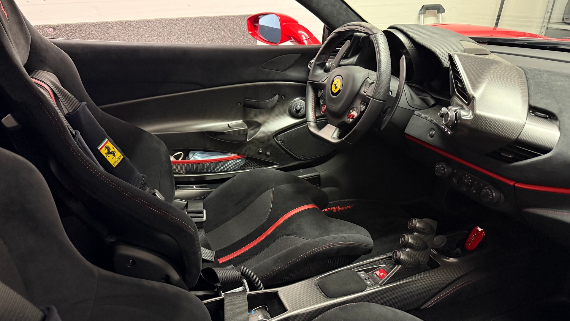 FERRARI 488 Pista 3.9 V8-image-4