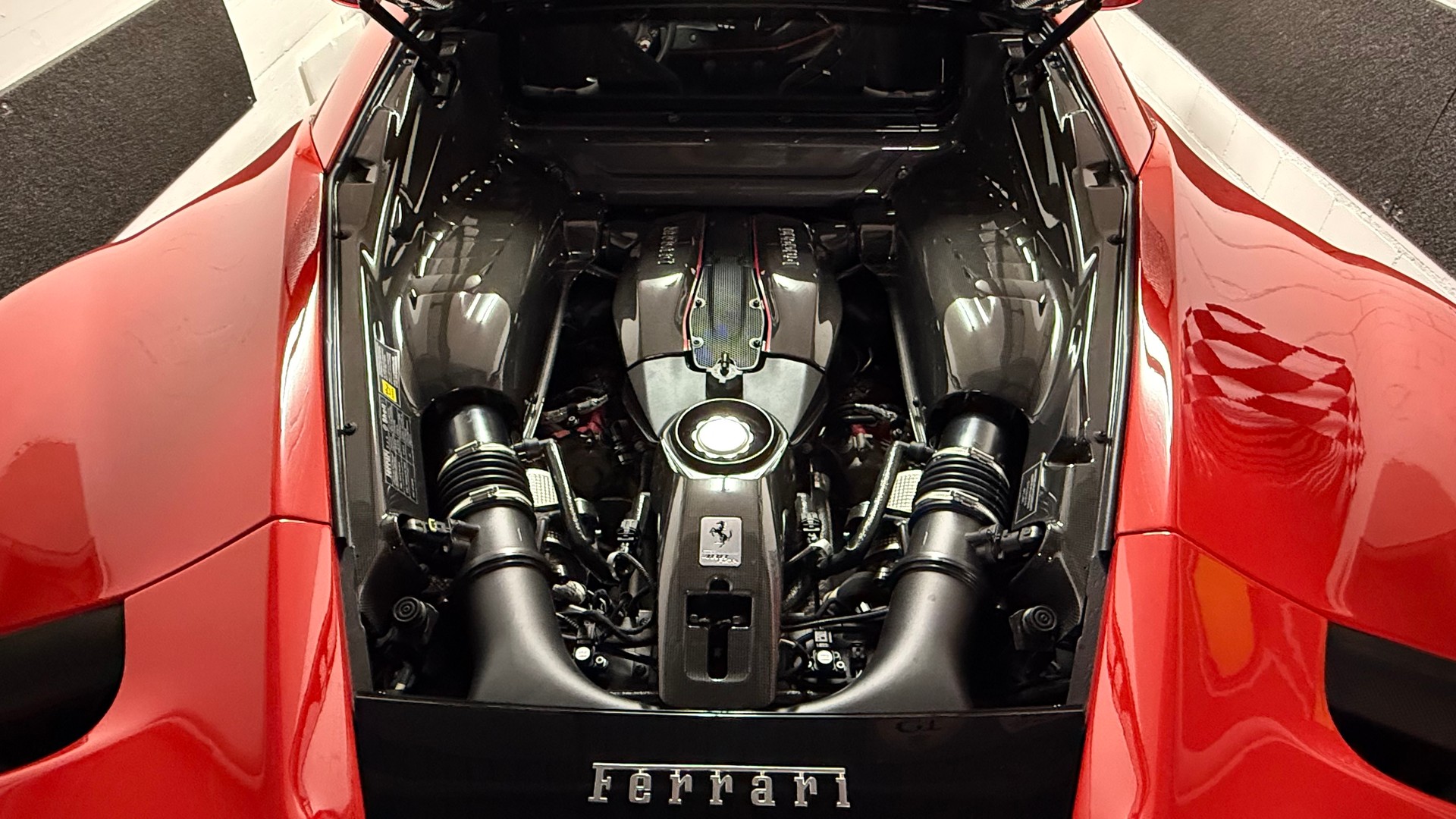 FERRARI 488 Pista 3.9 V8-image-8