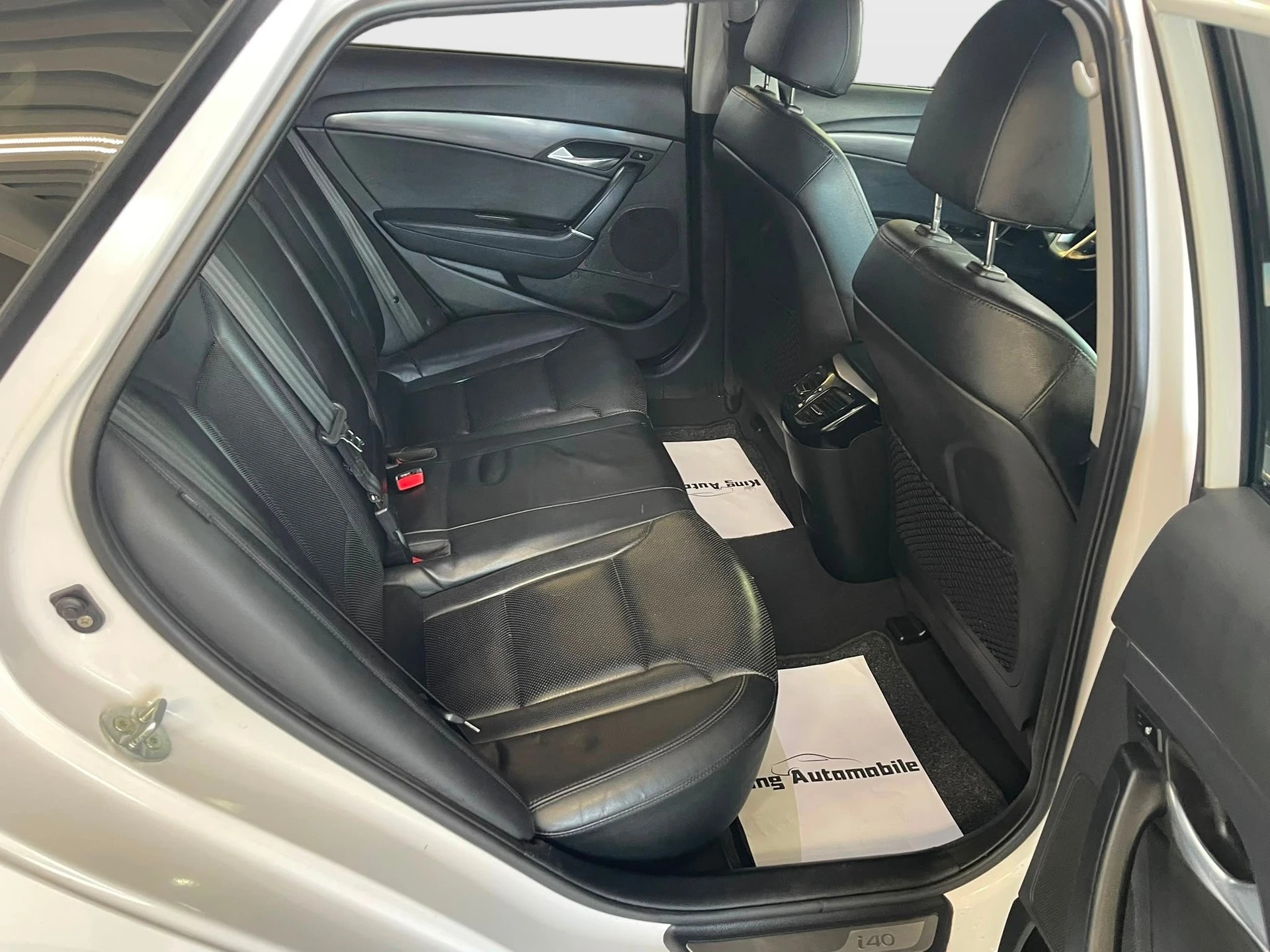 HYUNDAI i40 Wagon 1.7 CRDI Premium Automatic | Frisch MFK | CH-Auto | Ab Service | Pano Dach | Leder-image-9