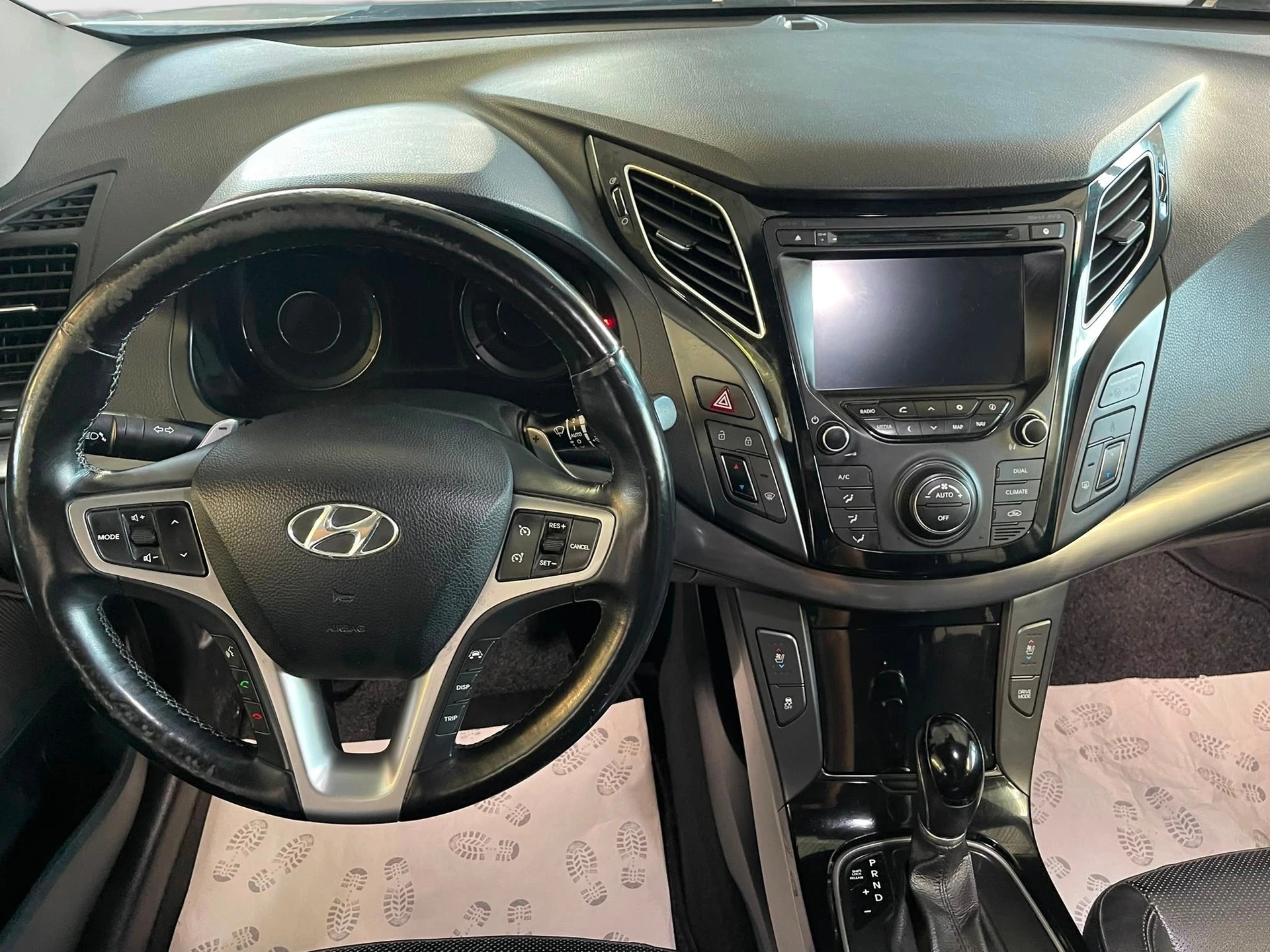HYUNDAI i40 Wagon 1.7 CRDI Premium Automatic | Frisch MFK | CH-Auto | Ab Service | Pano Dach | Leder-image-11