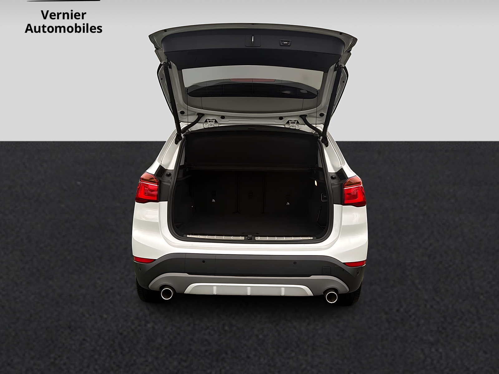 BMW X1 sDrive 18d Sport Line Steptronic-image-12