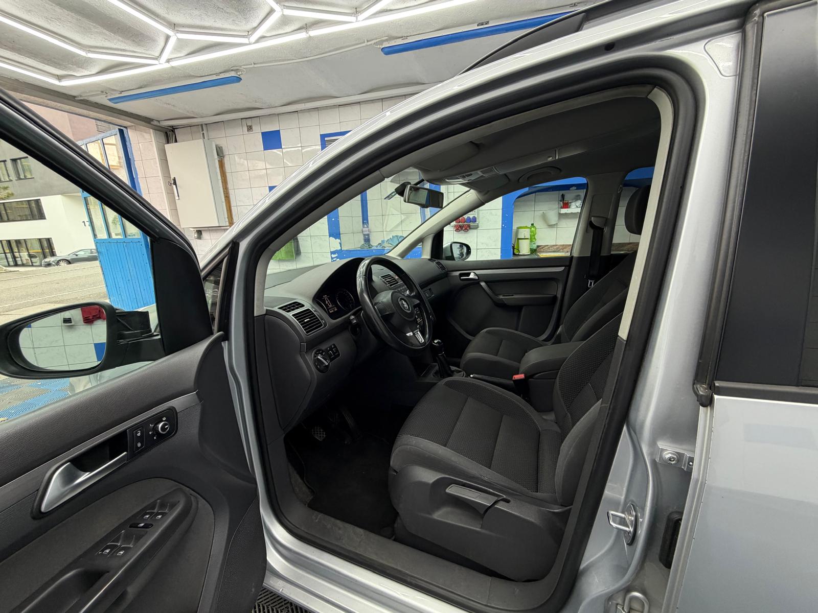 VW Touran 1.6 TDI BMT Comfortline DSG-image-10