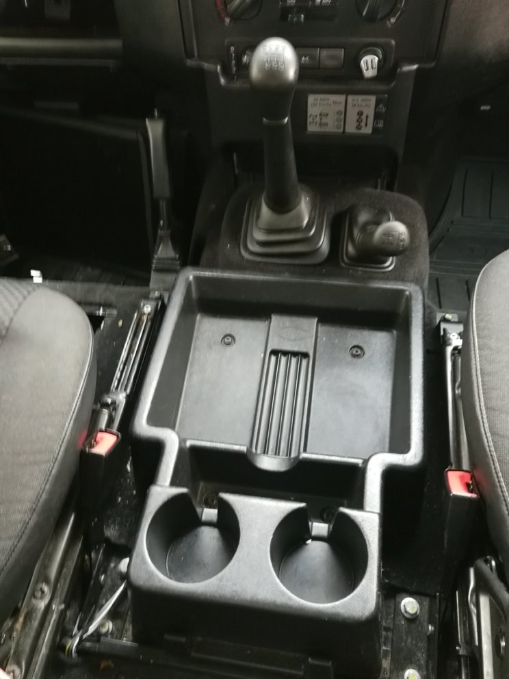 LAND ROVER Defender 110 SW 2.4Tdc-image-10