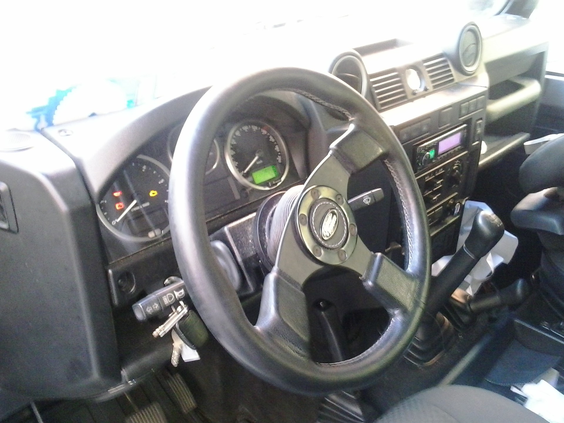 LAND ROVER Defender 110 SW 2.4Tdc-image-8